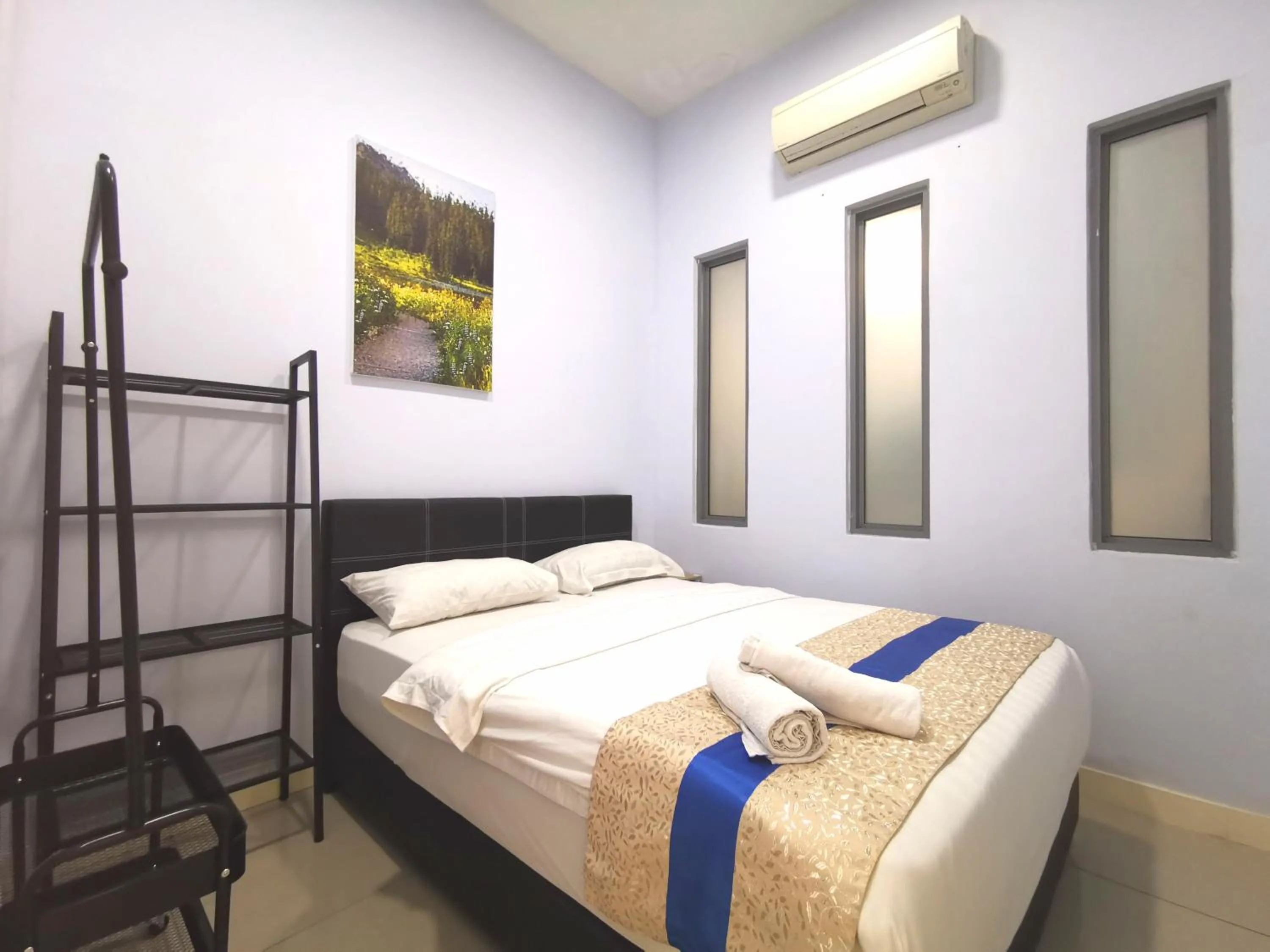 Bed in Sunset Seaview Vacation Condos @ IMAGO Shopping Mall