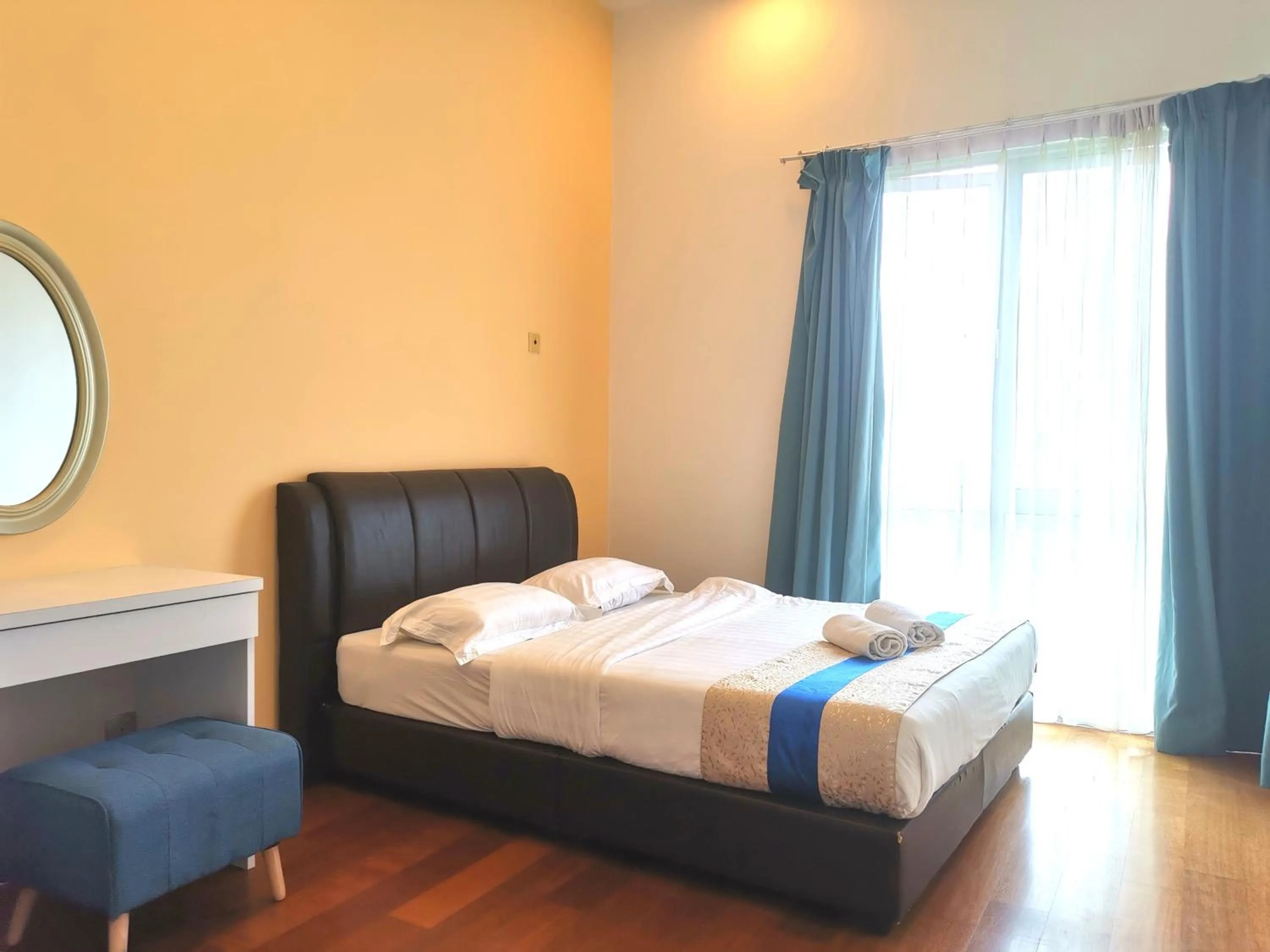 Bed in Sunset Seaview Vacation Condos @ IMAGO Shopping Mall