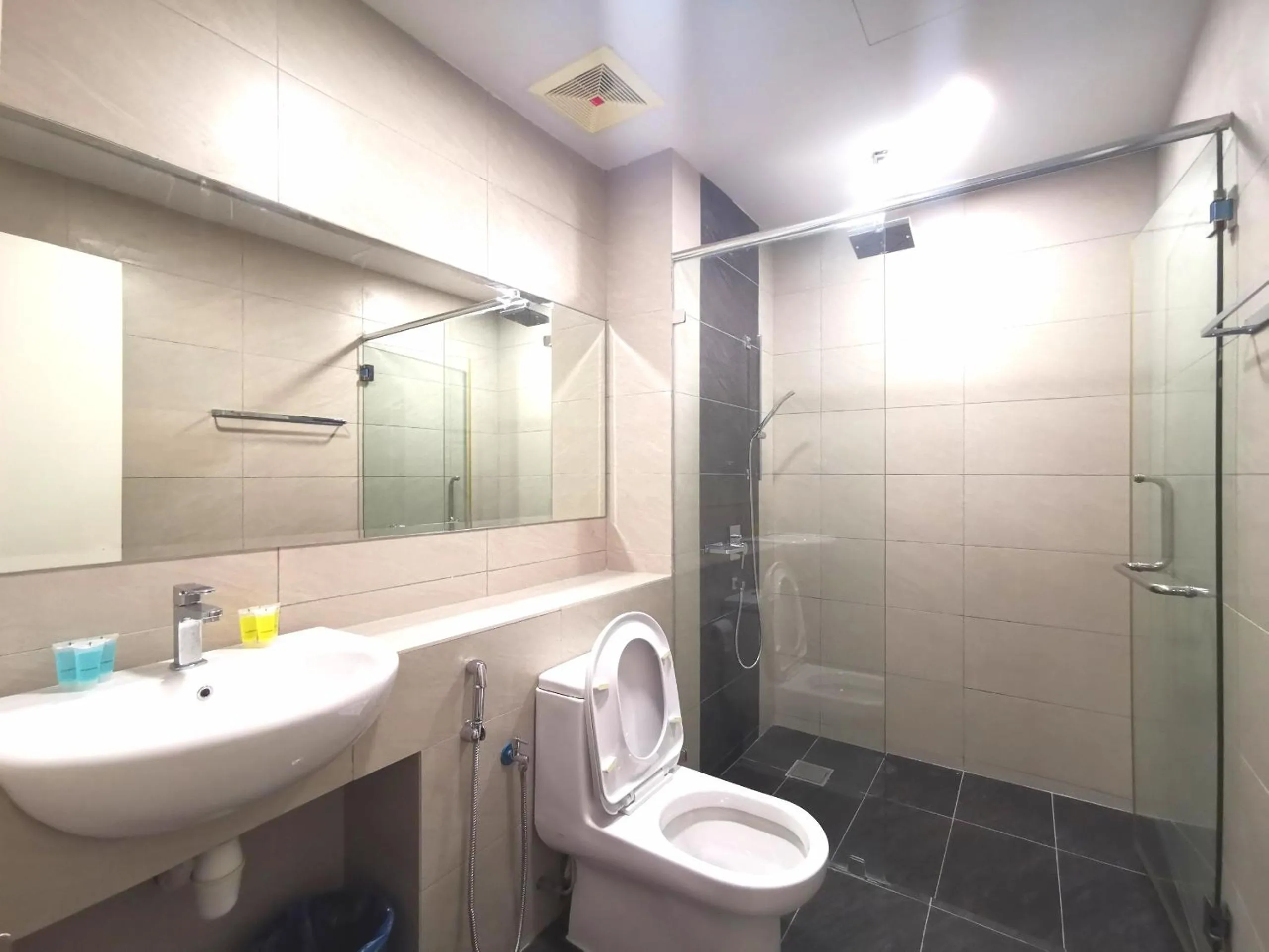 Shower in Sunset Seaview Vacation Condos @ IMAGO Shopping Mall