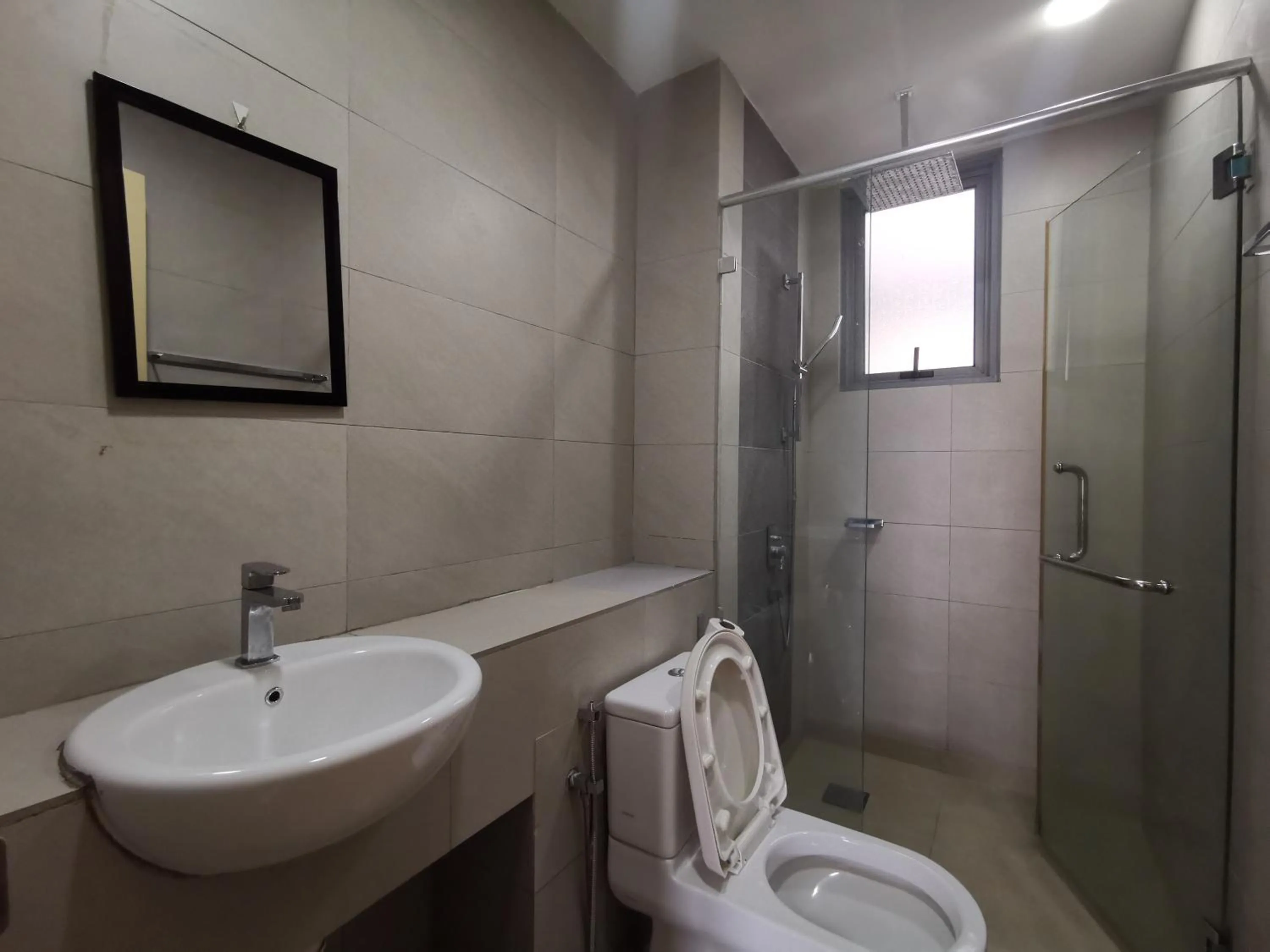 Shower in Sunset Seaview Vacation Condos @ IMAGO Shopping Mall