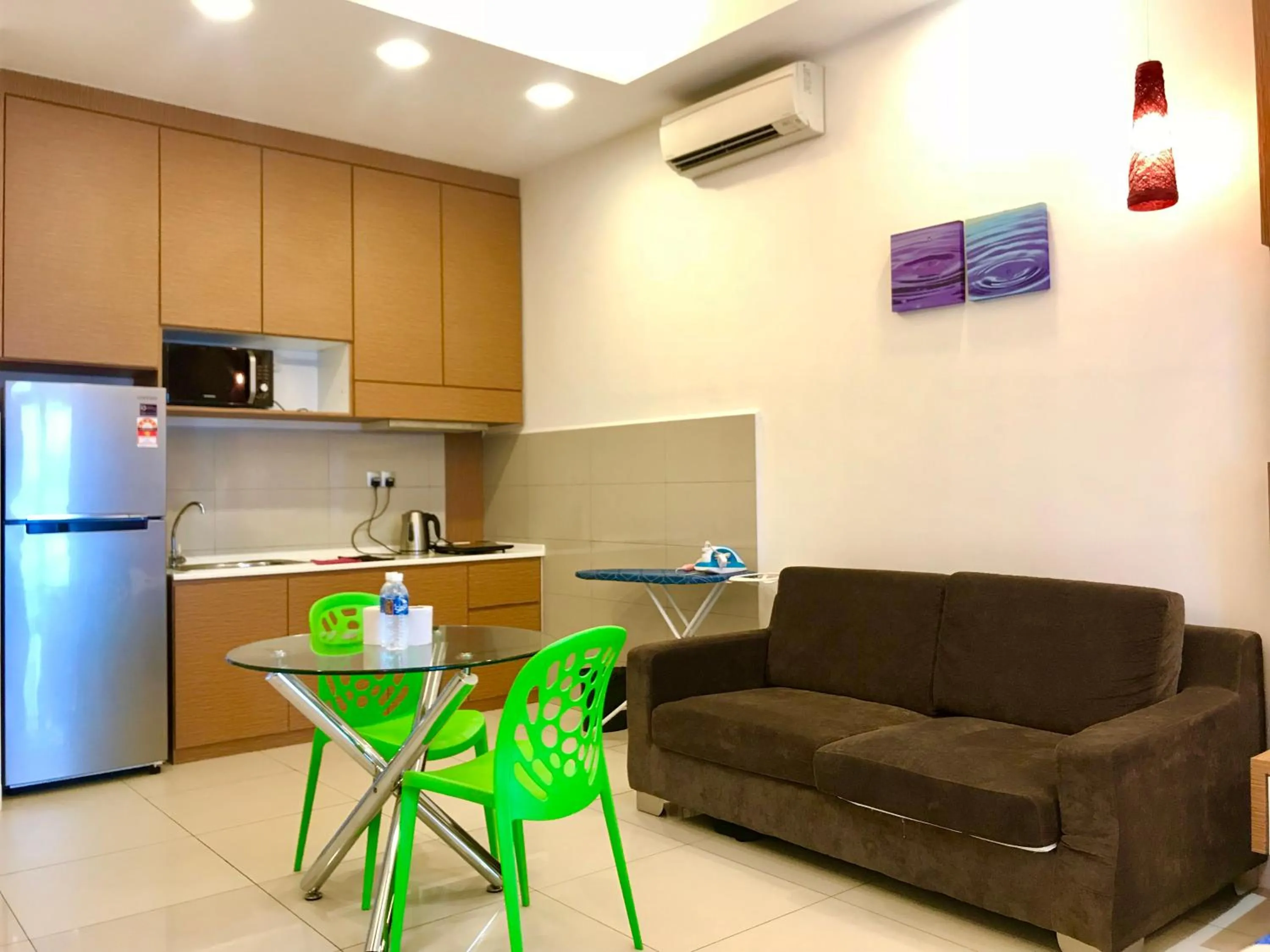 Kitchen or kitchenette in Sunset Seaview Vacation Condos @ IMAGO Shopping Mall