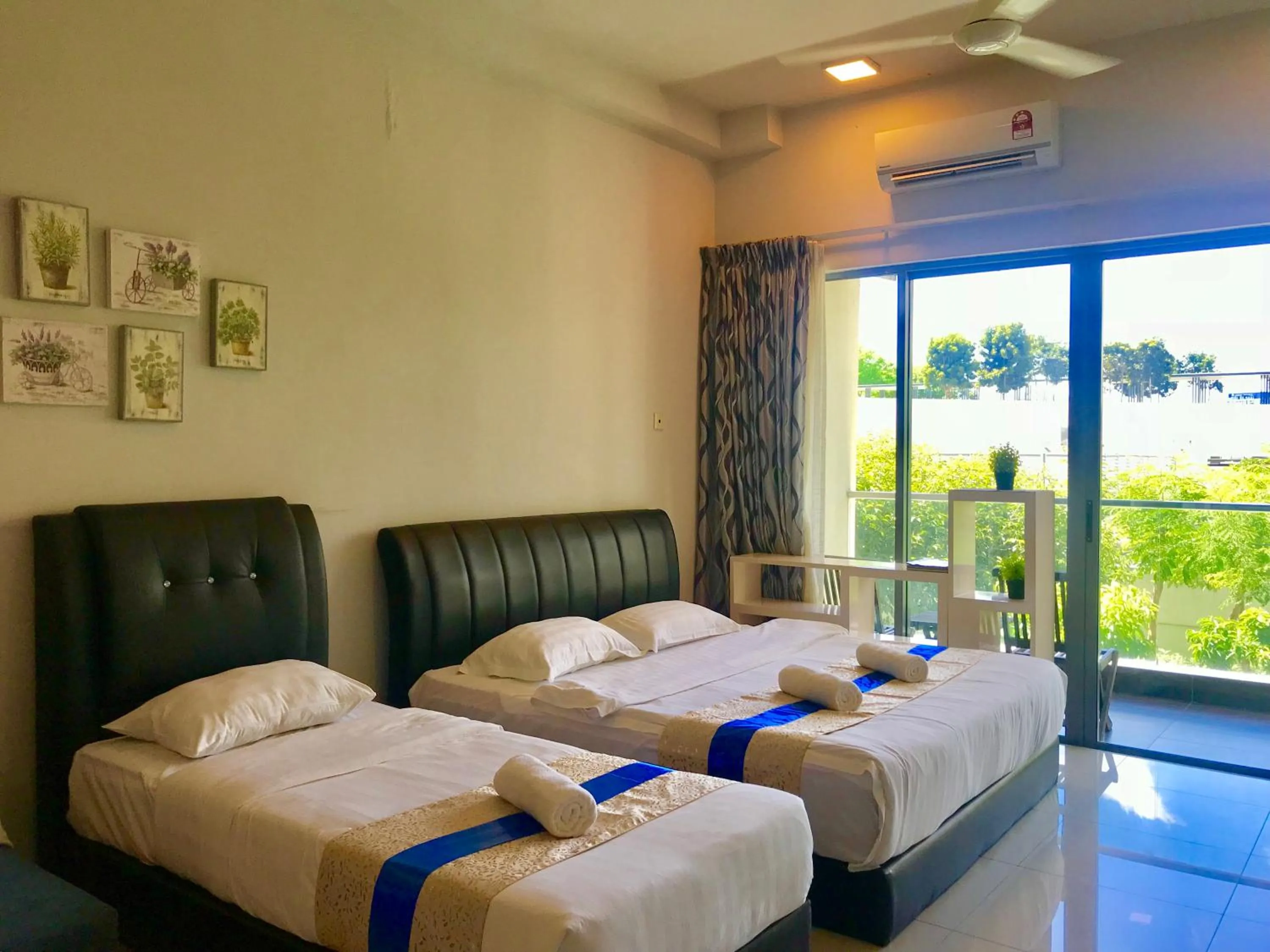 Bed in Sunset Seaview Vacation Condos @ IMAGO Shopping Mall