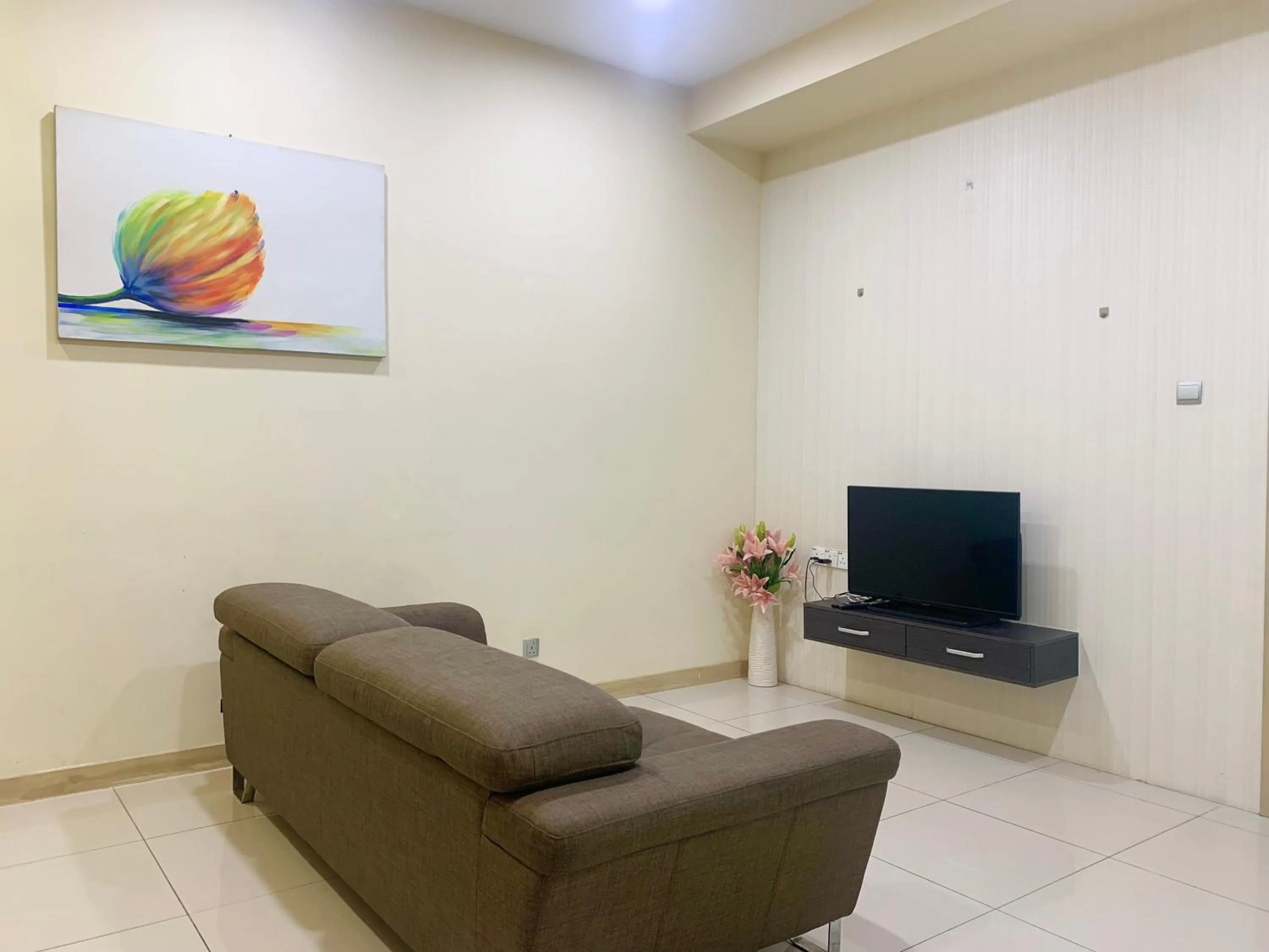 TV and multimedia in Sunset Seaview Vacation Condos @ IMAGO Shopping Mall
