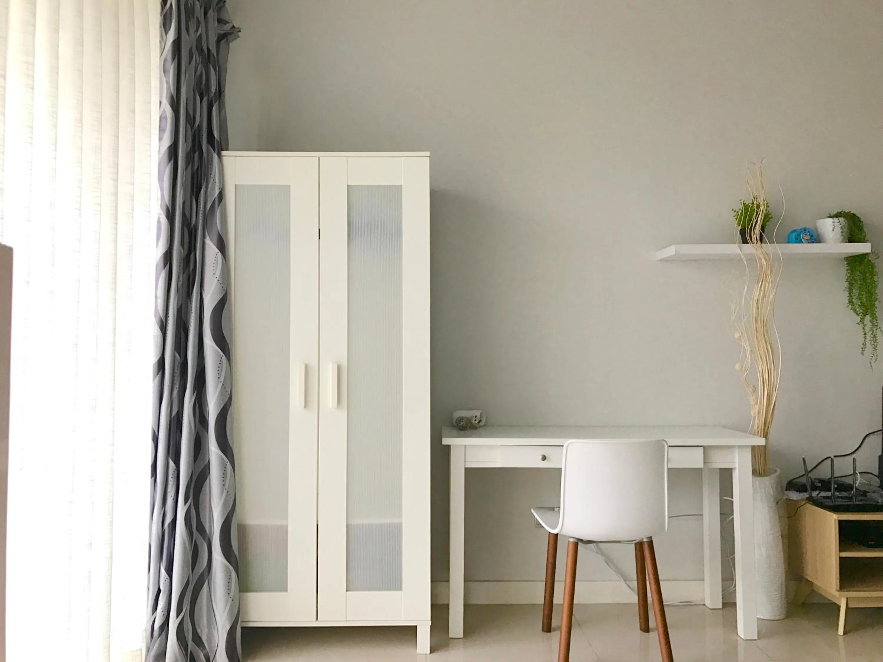 wardrobe in Sunset Seaview Vacation Condos @ IMAGO Shopping Mall