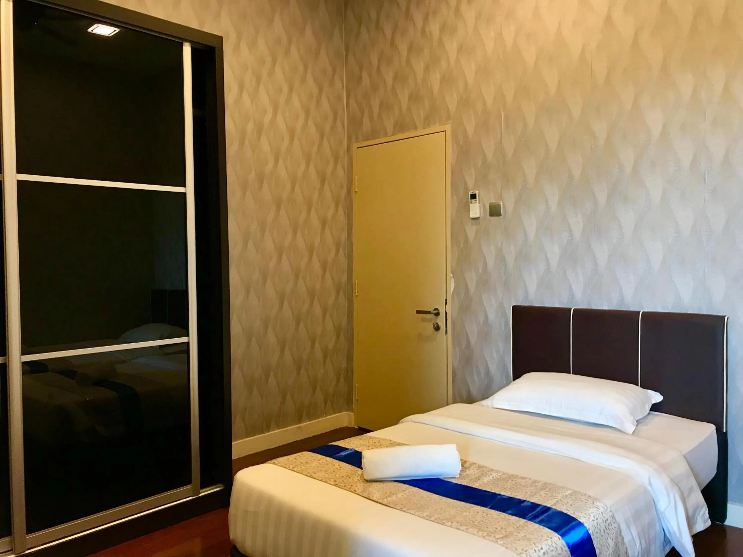 Bed in Sunset Seaview Vacation Condos @ IMAGO Shopping Mall