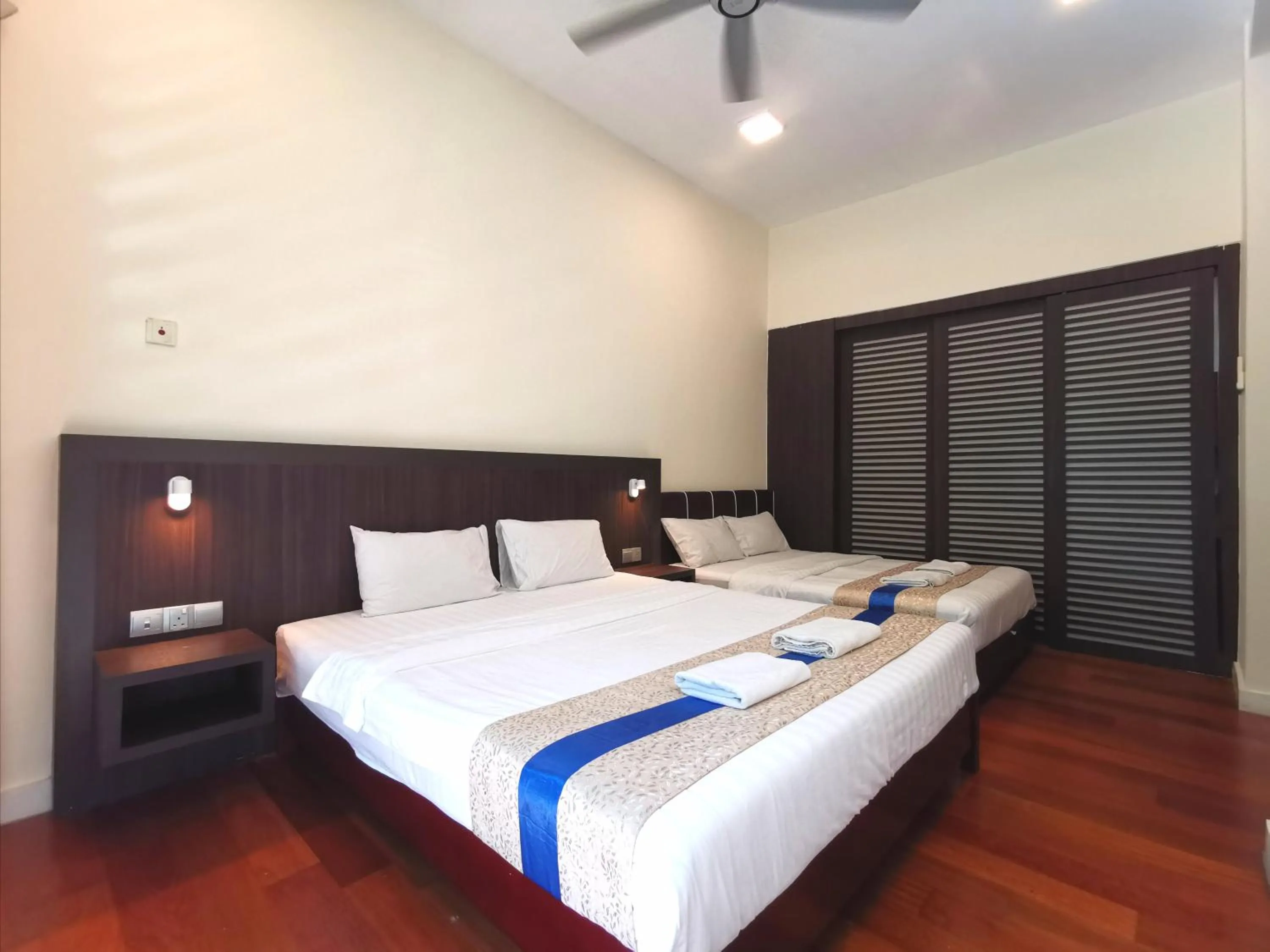 Bed in Sunset Seaview Vacation Condos @ IMAGO Shopping Mall
