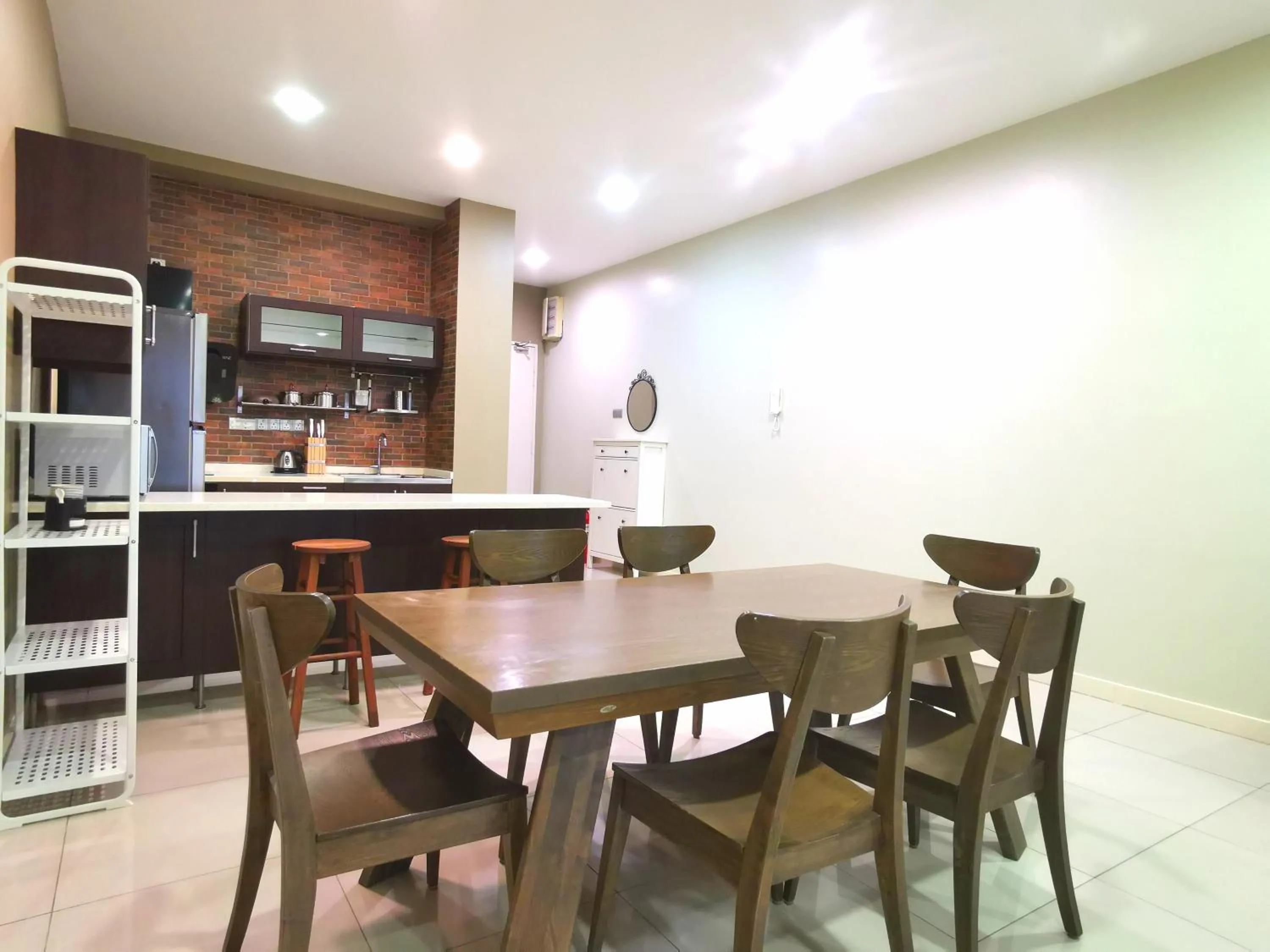 Kitchen or kitchenette in Sunset Seaview Vacation Condos @ IMAGO Shopping Mall