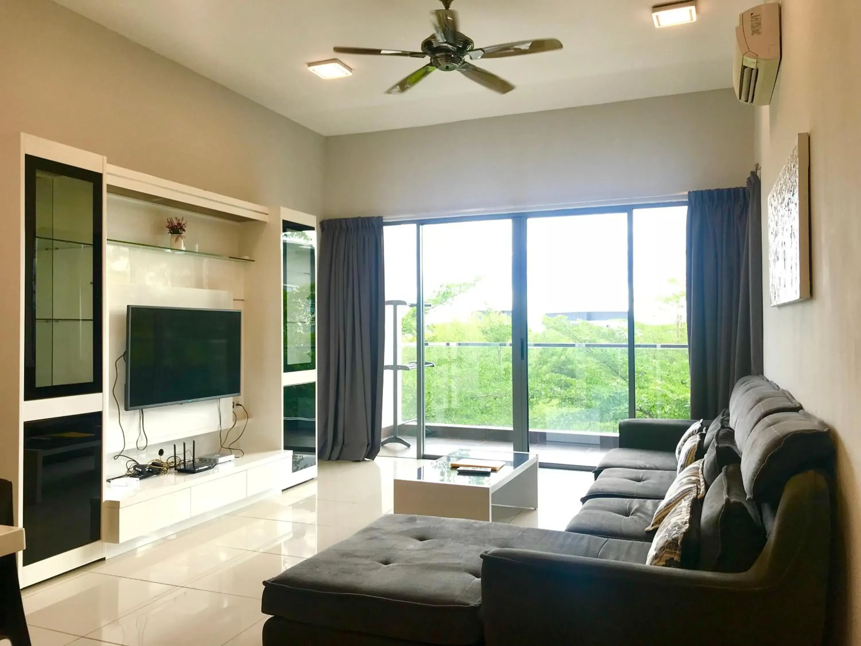 Three-Bedroom Premium Apartment with Balcony in Sunset Seaview Vacation Condos @ IMAGO Shopping Mall Three-Bedroom Premium Apartment with Balcony in Sunset Seaview Vacation Condos @ IMAGO Shopping Mall