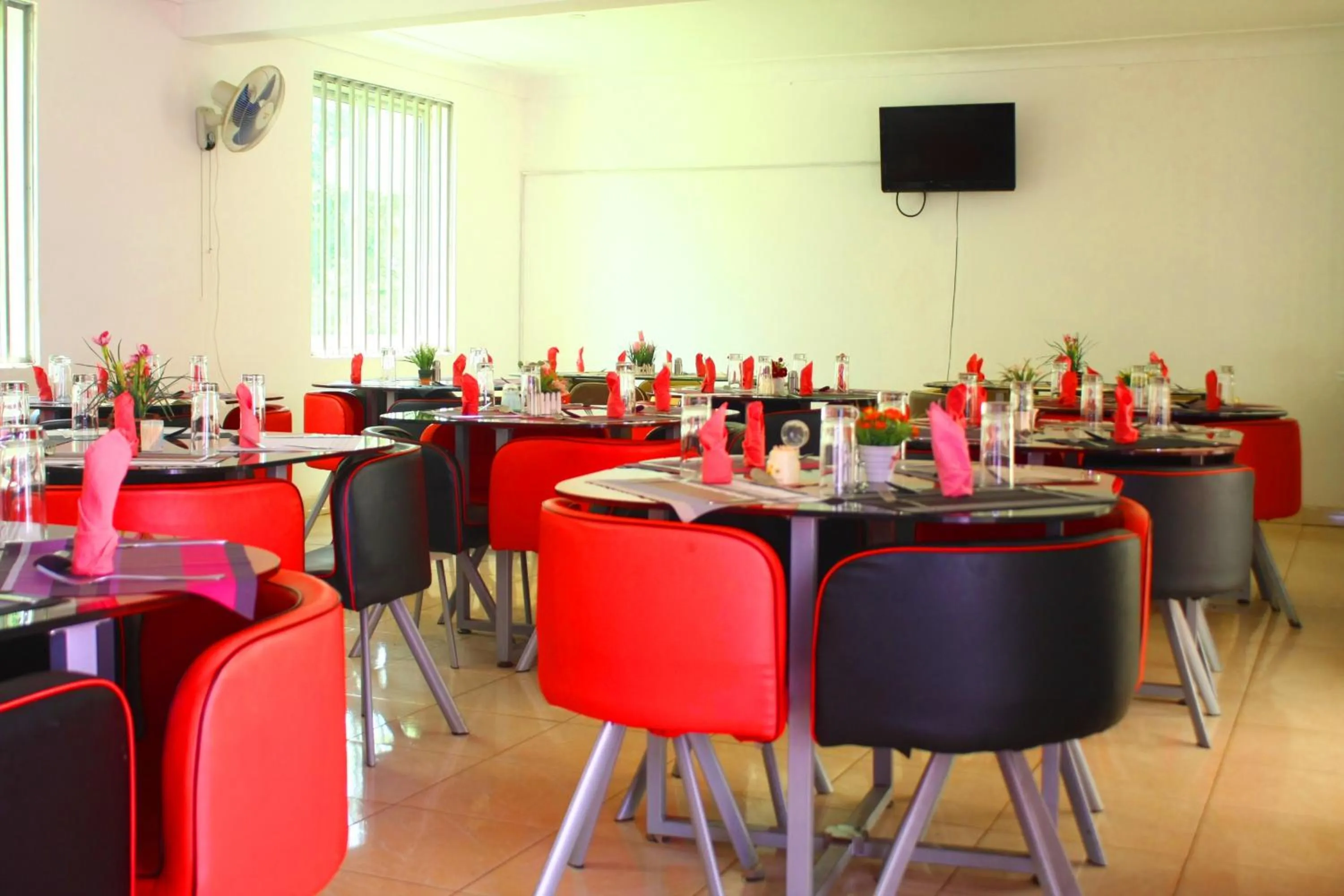 Restaurant/places to eat in Bilkon Hotel Jinja