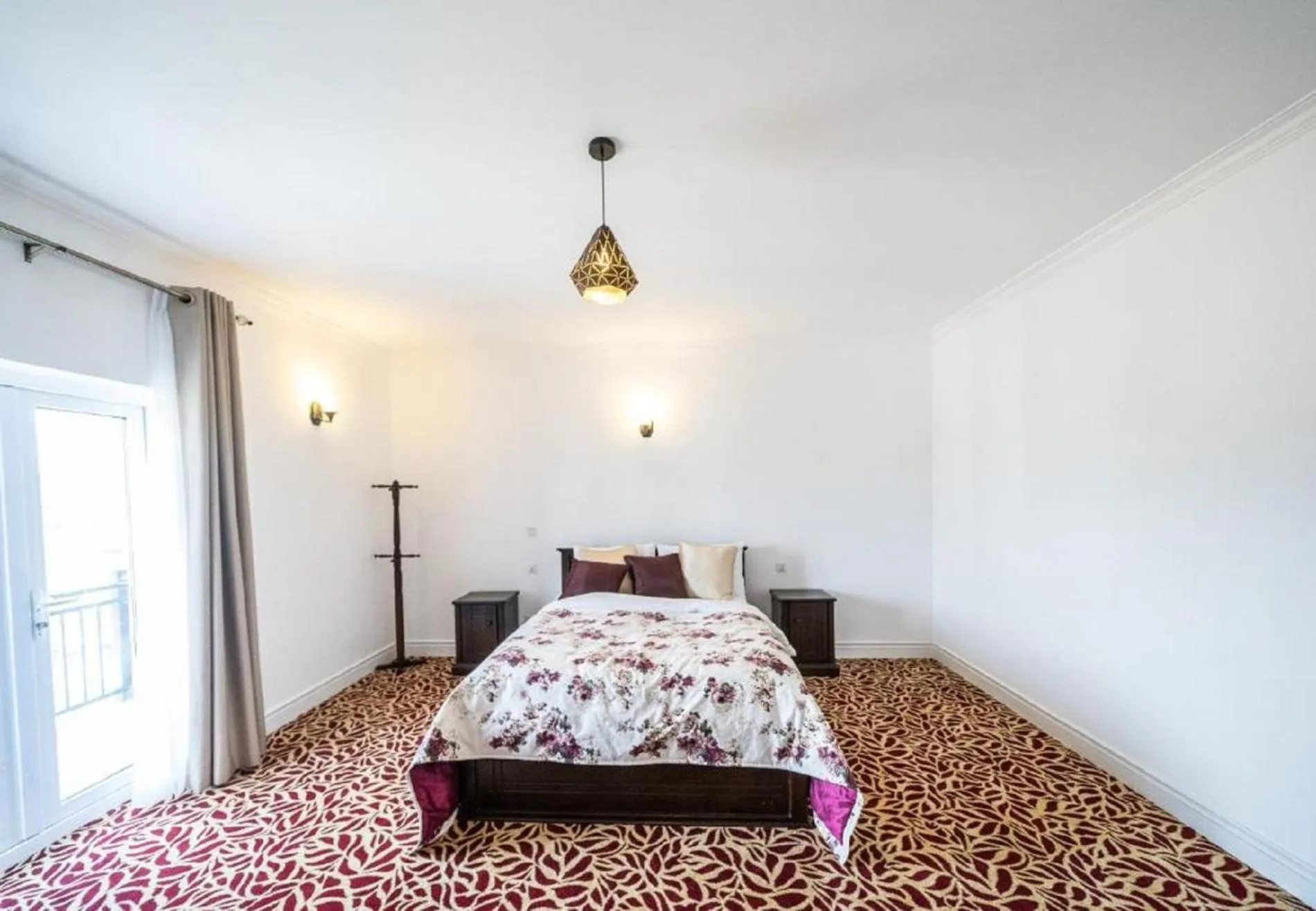 Photo of the whole room in Little England by Celeste