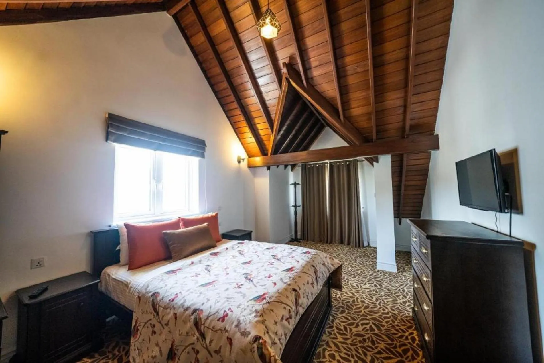 Photo of the whole room, TV/Entertainment Center in Little England by Celeste