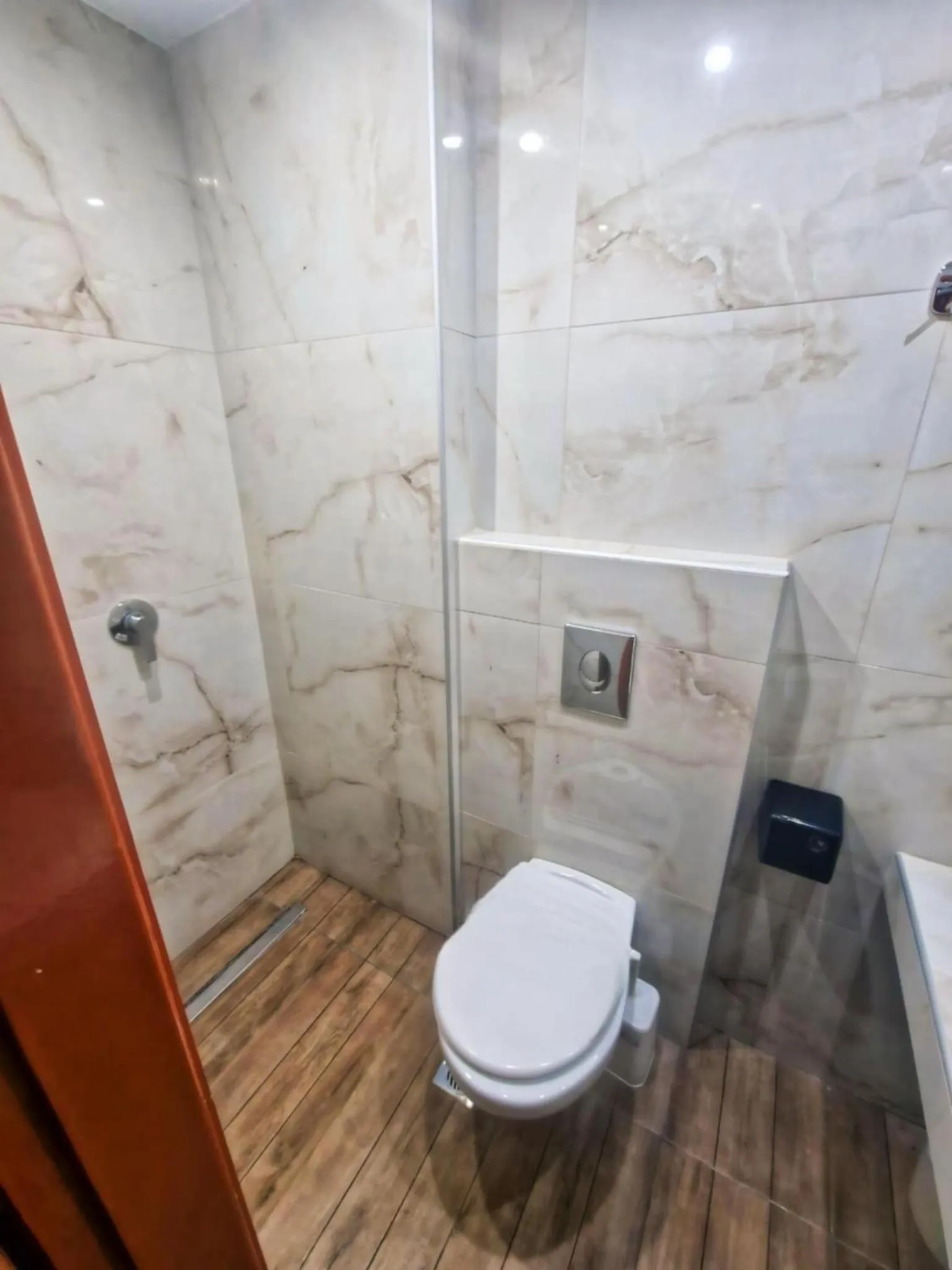 Shower in Hotel Lido