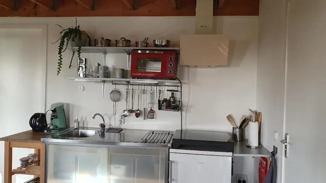 Kitchen or kitchenette in B&B Houtstee