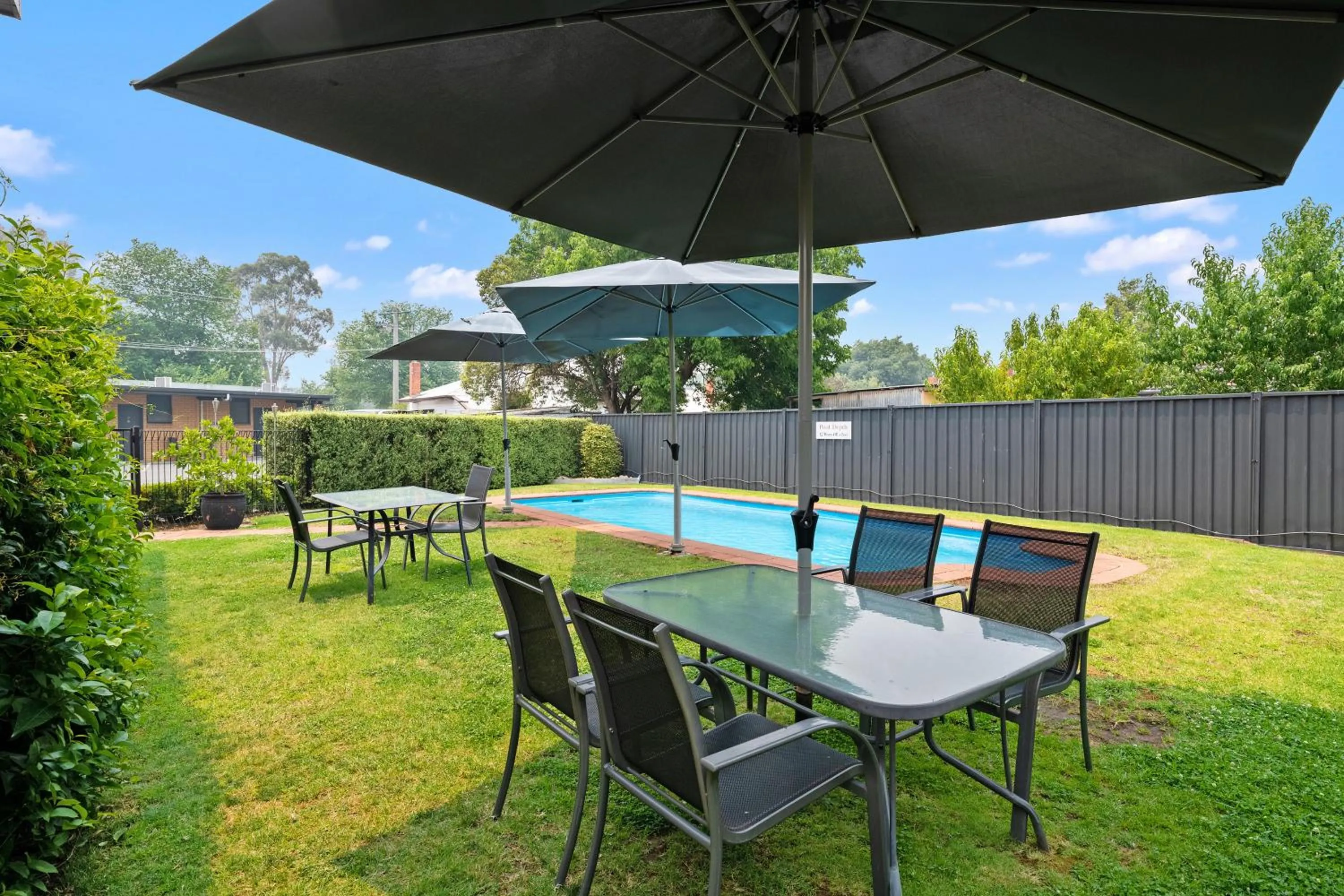Swimming pool in Avondel Motor Inn
