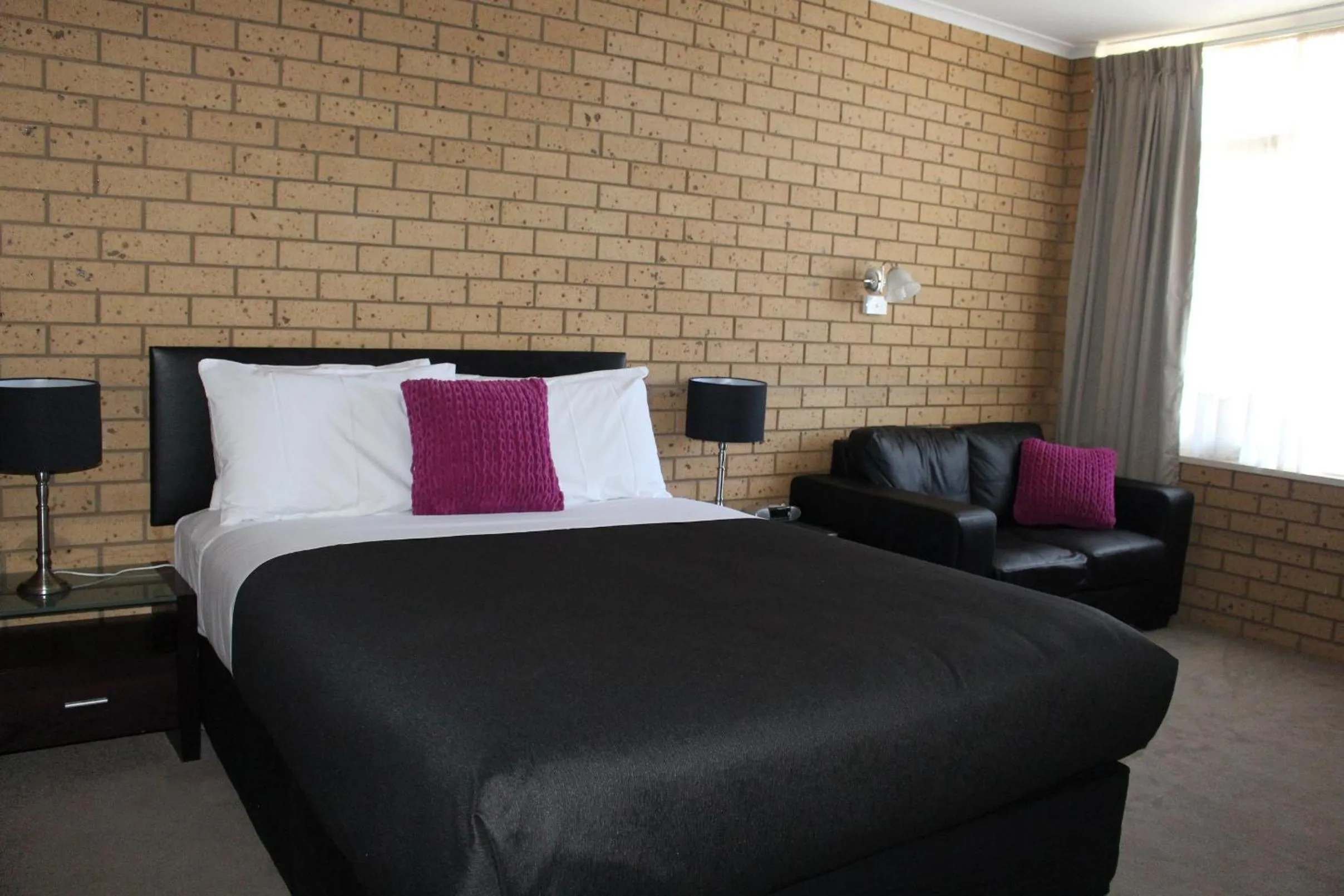 Bedroom, Bed in Avondel Motor Inn