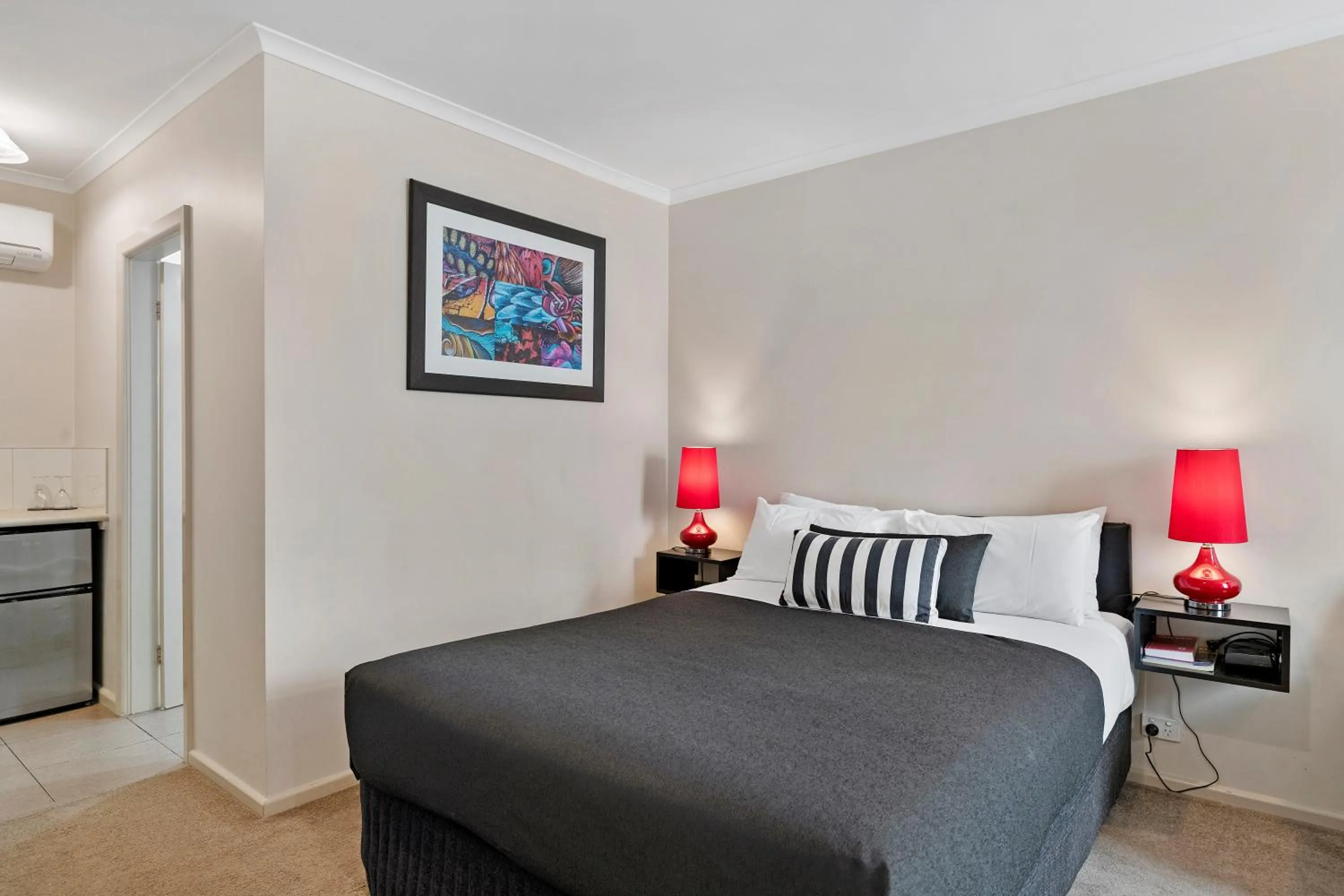 Bedroom, Bed in Avondel Motor Inn