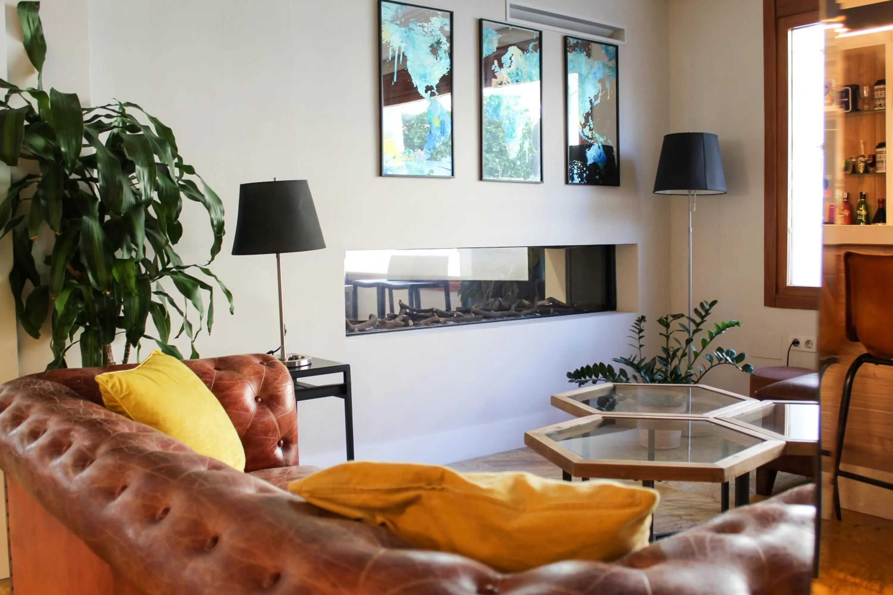 Communal lounge/ TV room in Hotel MR Costa Blanca