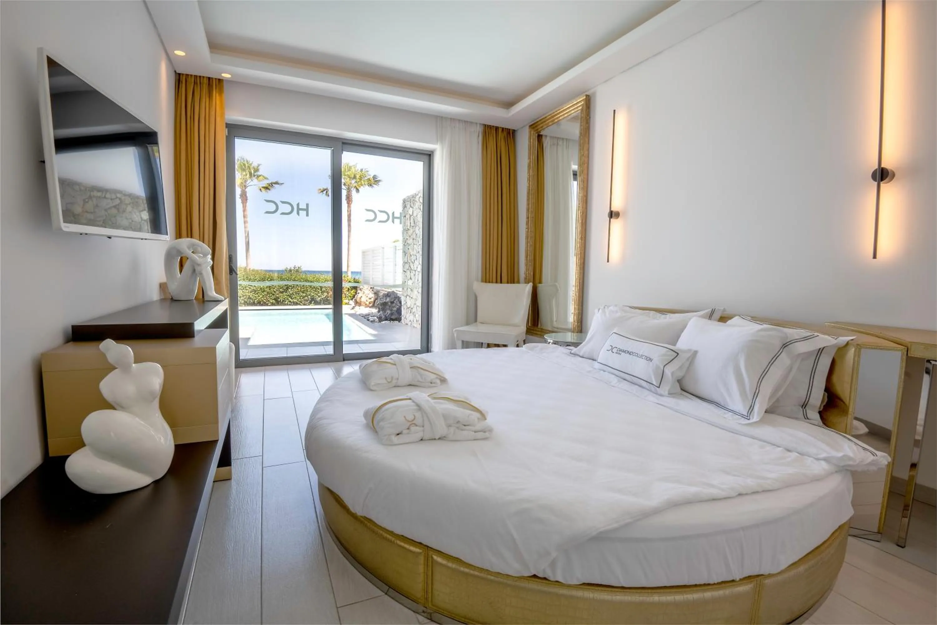 Photo of the whole room, Bed in Diamond Deluxe Hotel - Adults Only