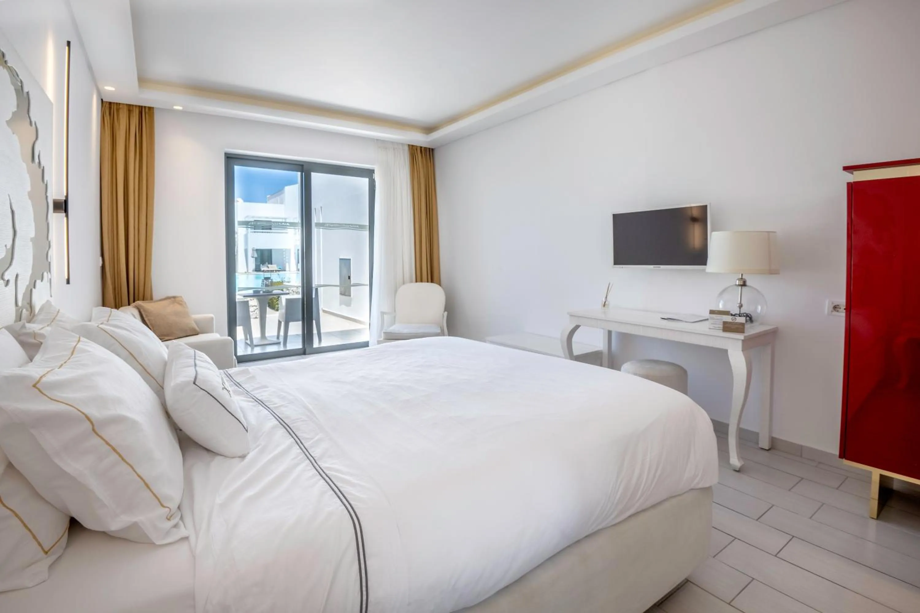 Photo of the whole room, Bed in Diamond Deluxe Hotel - Adults Only