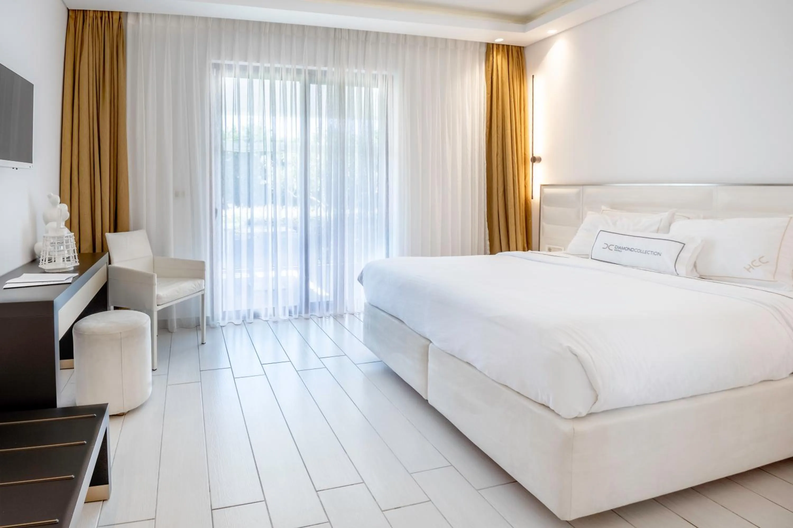 Photo of the whole room, Bed in Diamond Deluxe Hotel - Adults Only