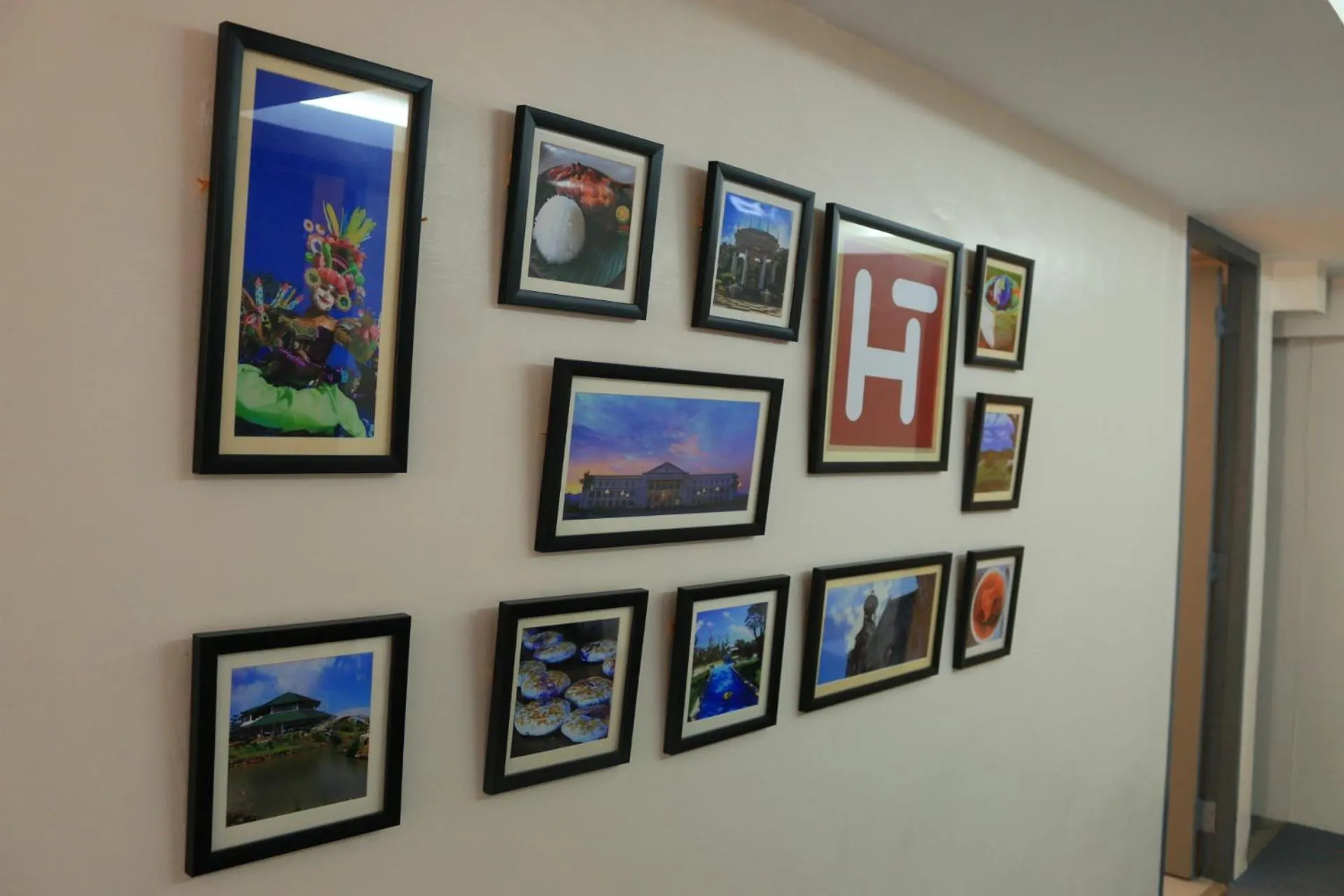 Lobby or reception in Hometown Hotel - Lacson Bacolod