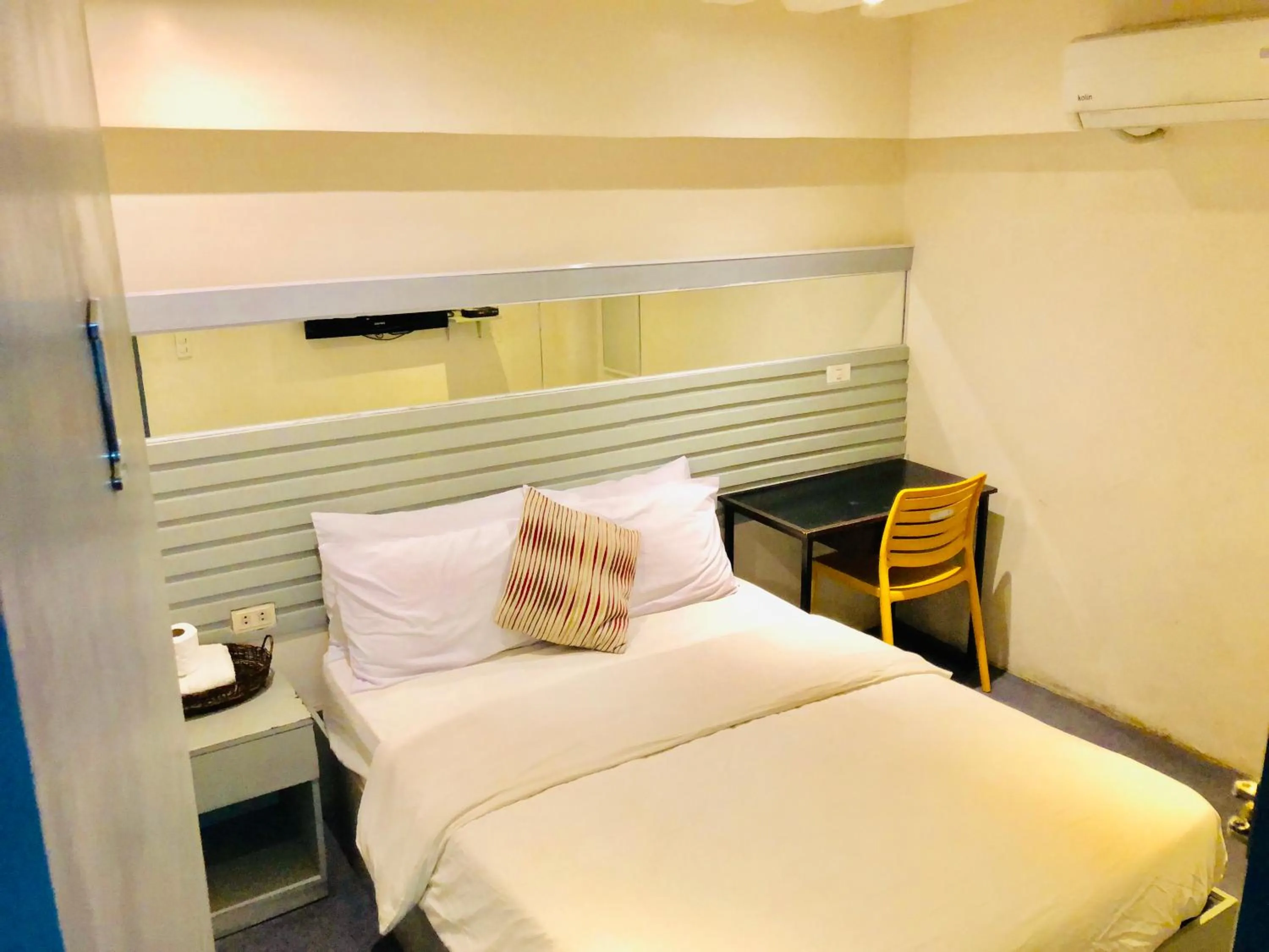 Bedroom, Bed in Hometown Hotel - Lacson Bacolod