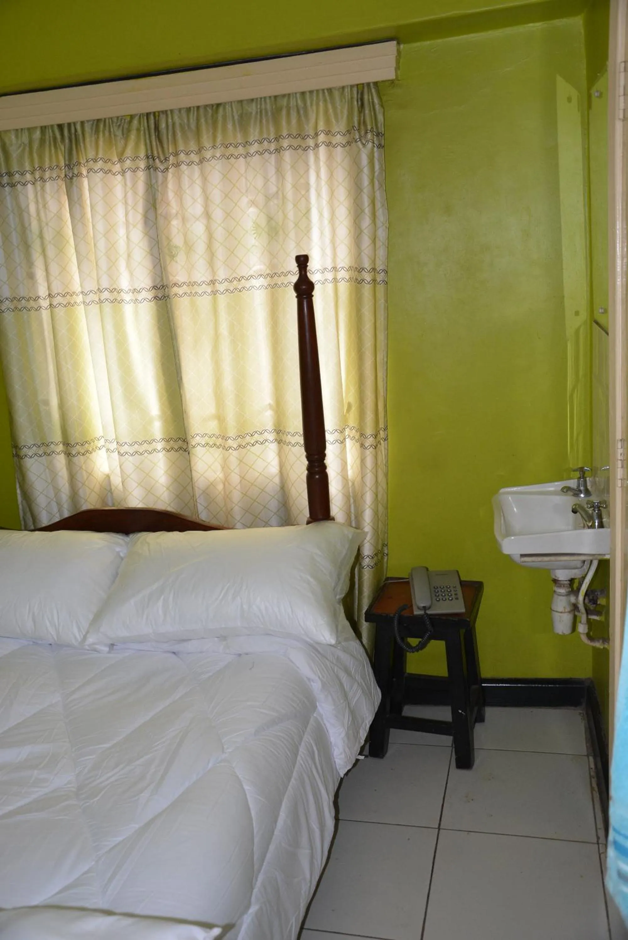 Day, Bed in New Swanga