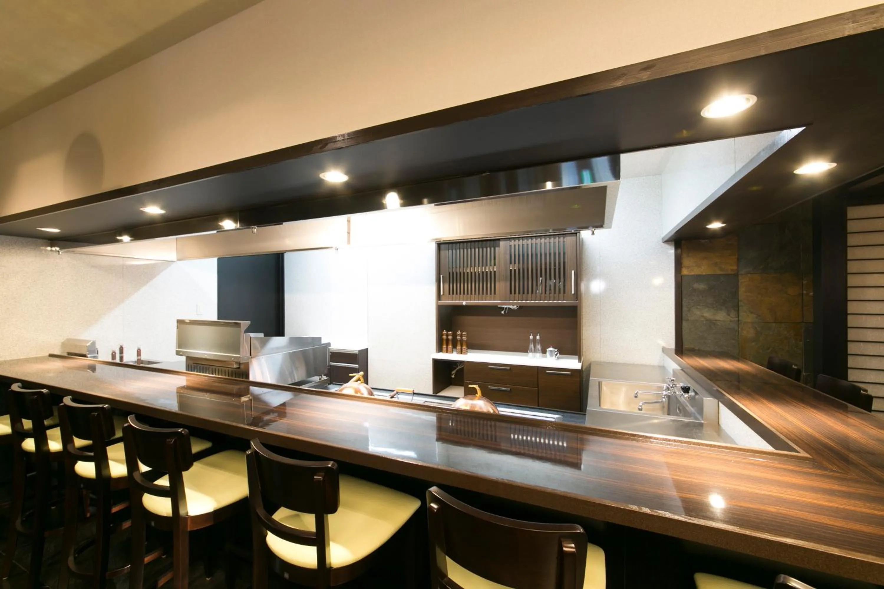 Restaurant/places to eat in Ise City Hotel