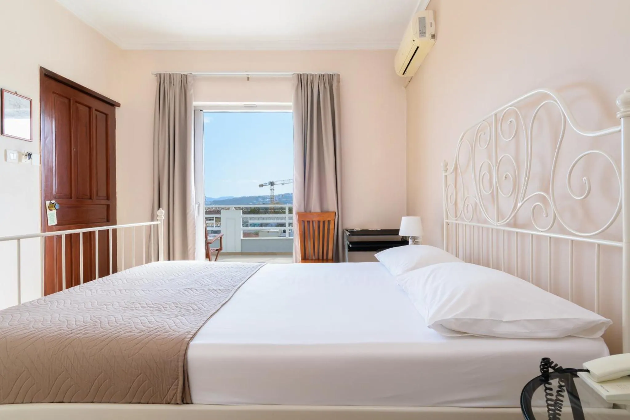 Bed in Archontiki City Hotel