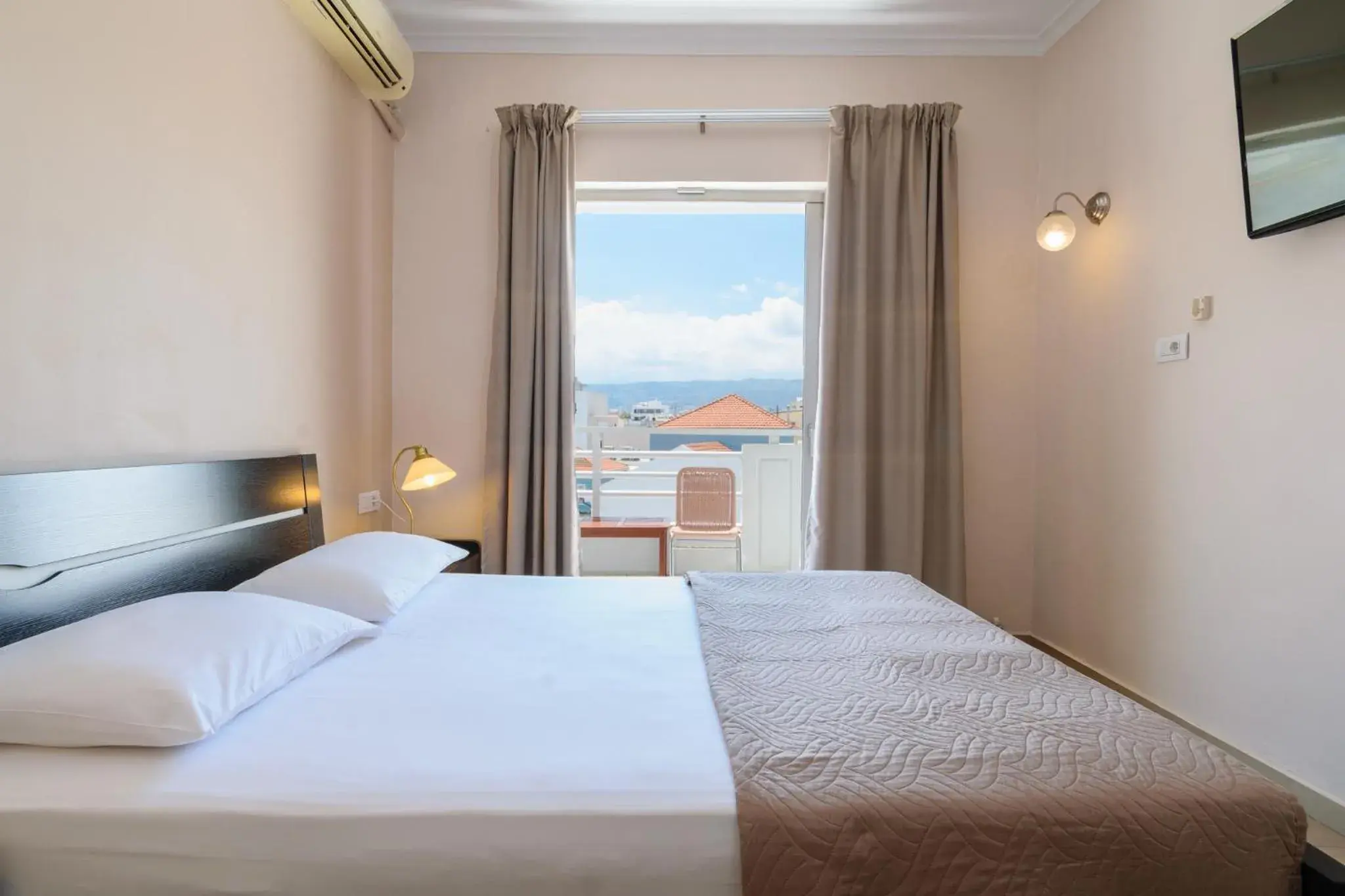 Double Room with a double bed in Archontiki City Hotel Double Room with a double bed in Archontiki City Hotel