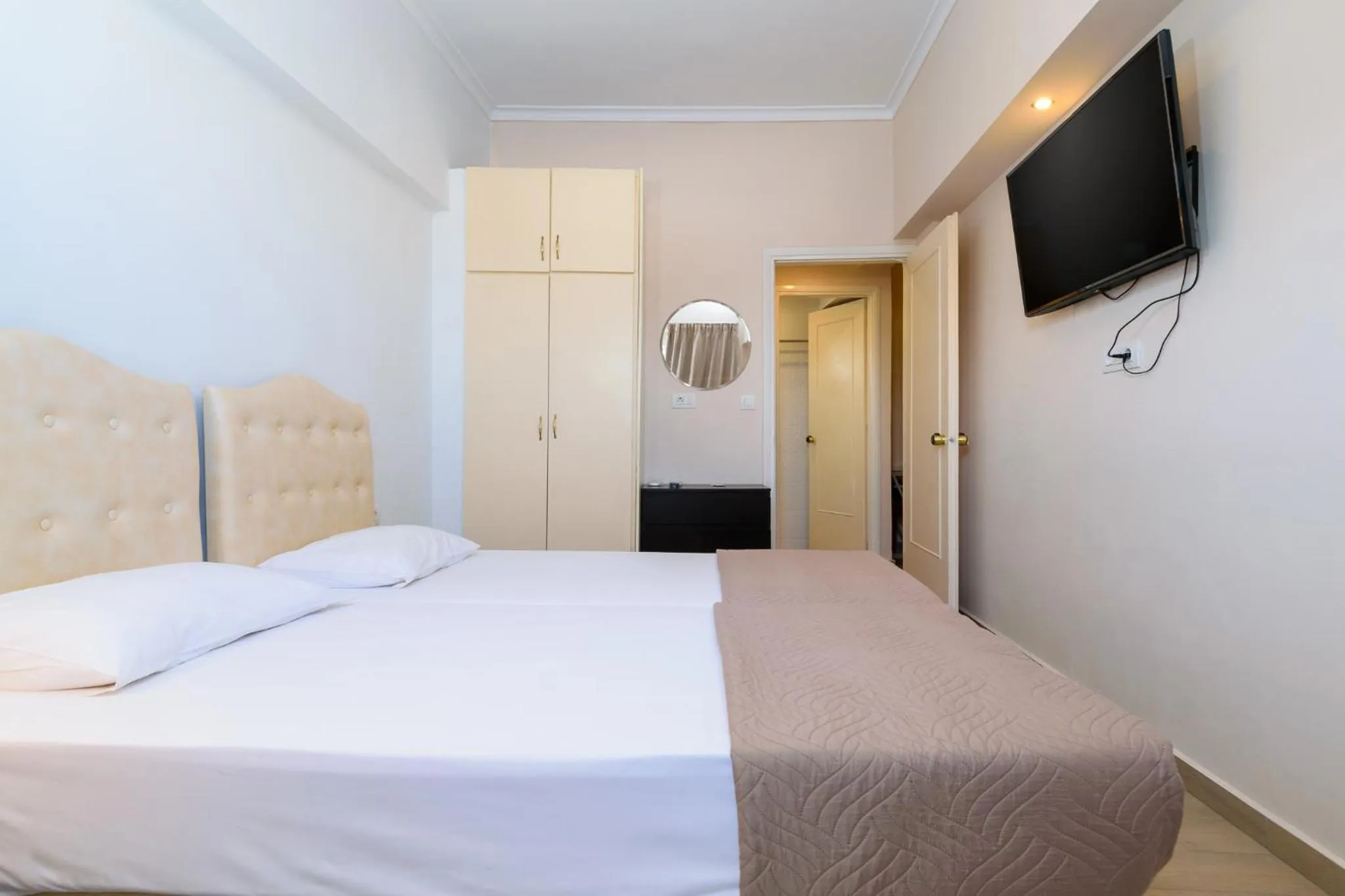 Bedroom in Archontiki City Hotel