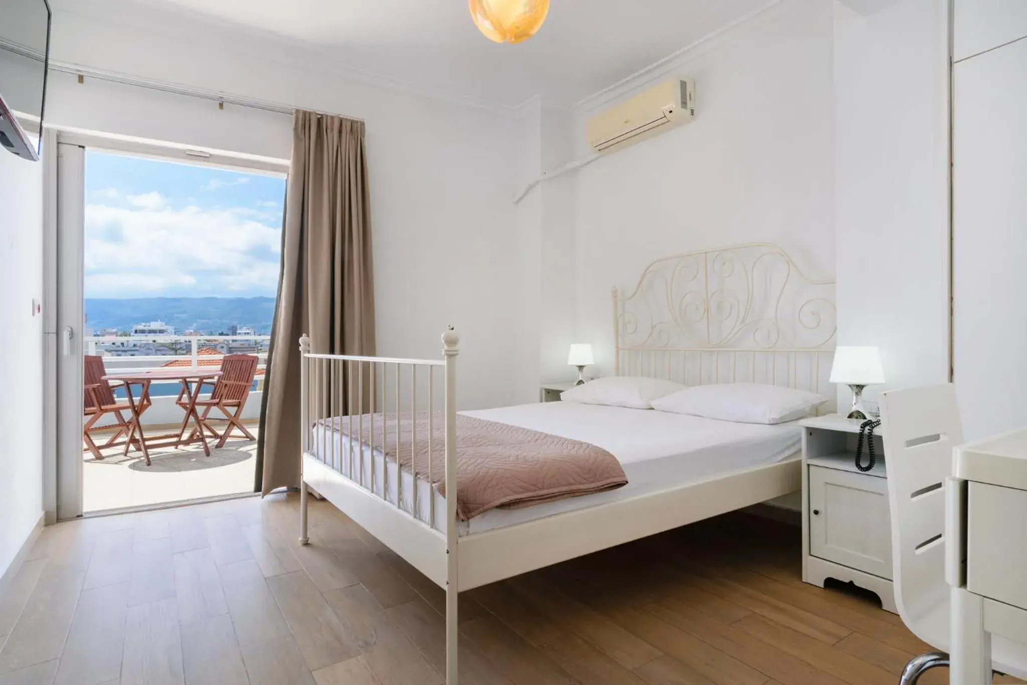 Superior Quadruple Room in Archontiki City Hotel Superior Quadruple Room in Archontiki City Hotel