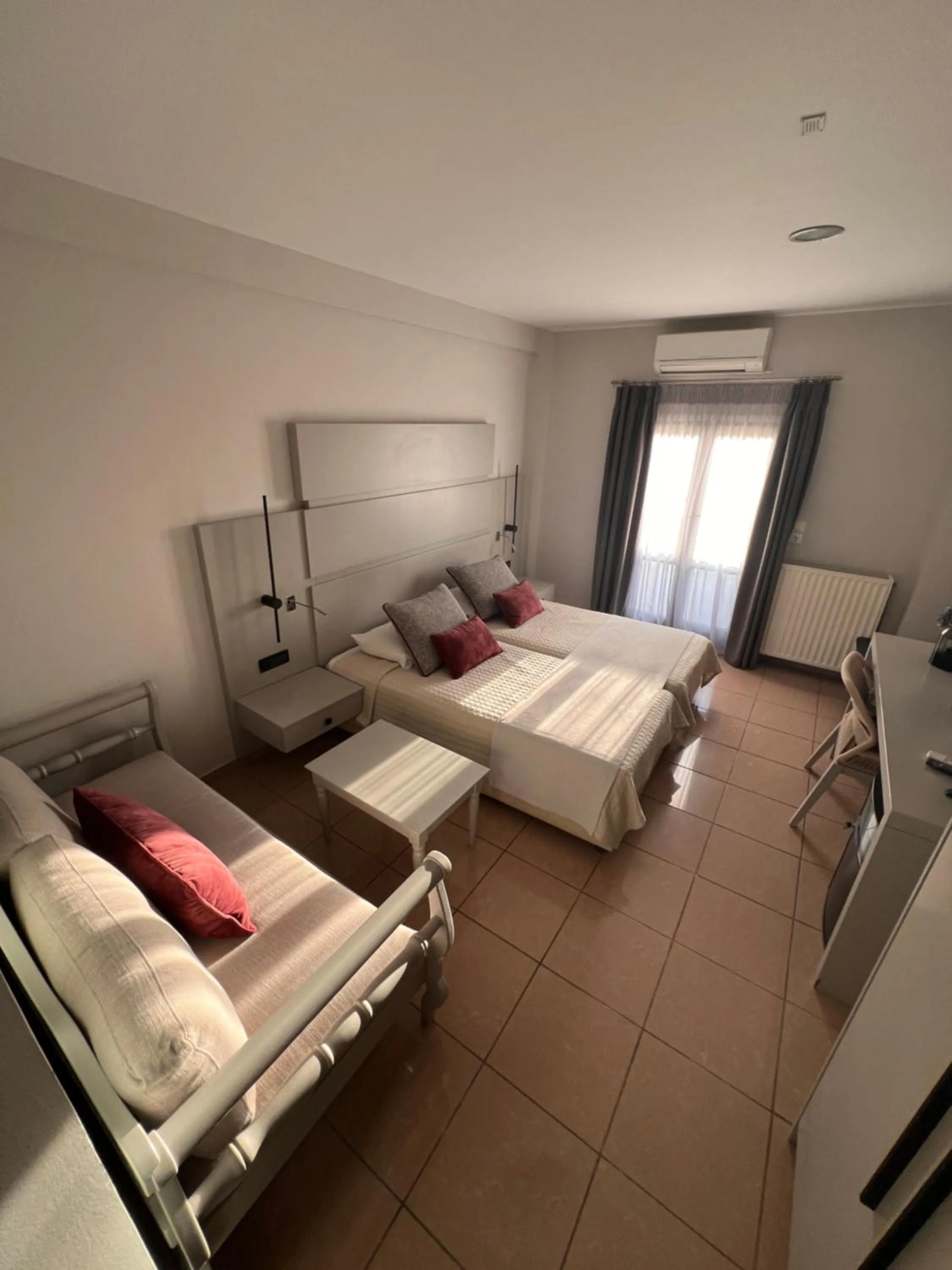 Bed in Theoxenia Caldera Hotel