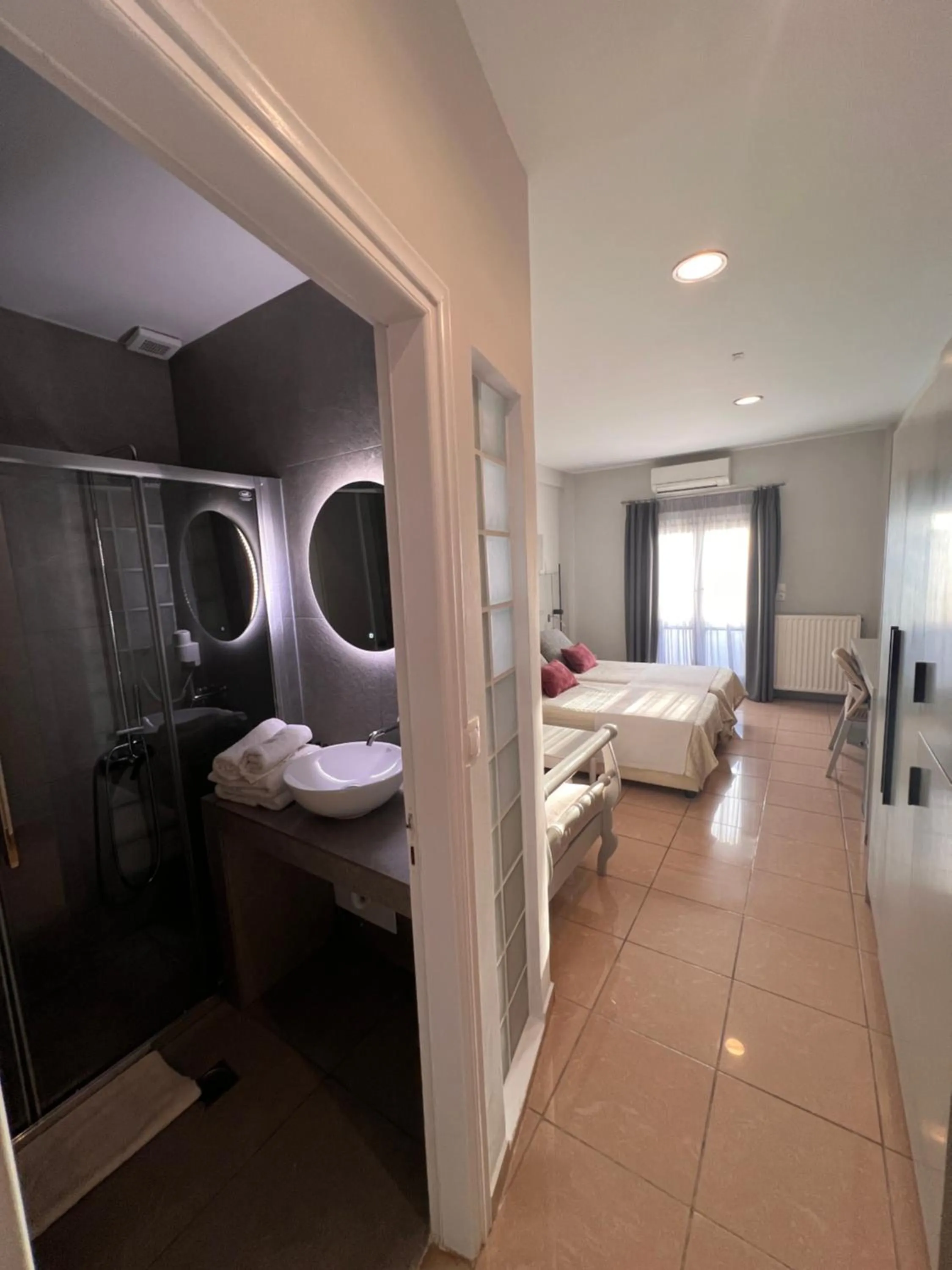 Bed in Theoxenia Caldera Hotel