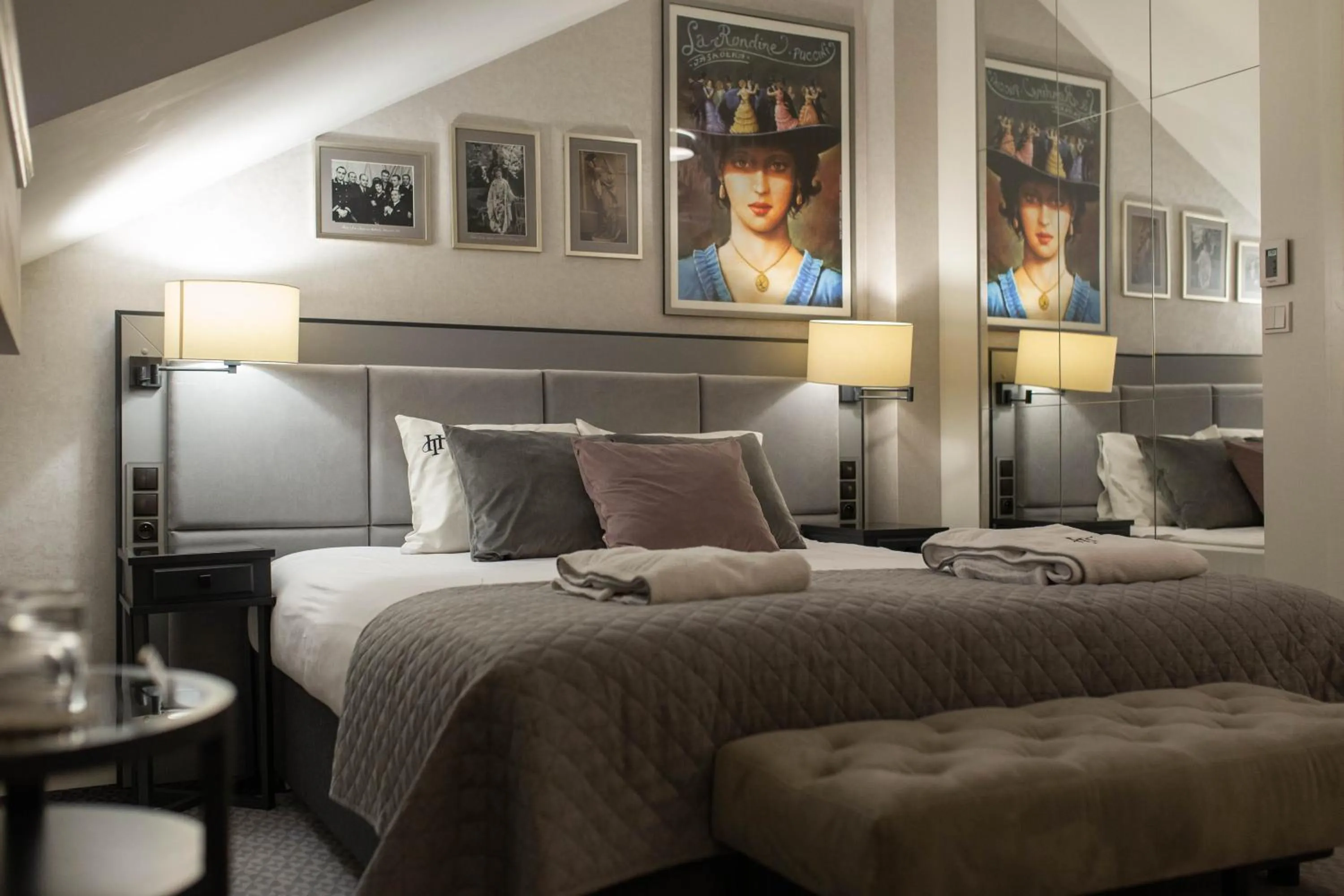 Bed in Hotel Teatro Boutique Old Town - Destigo Hotels