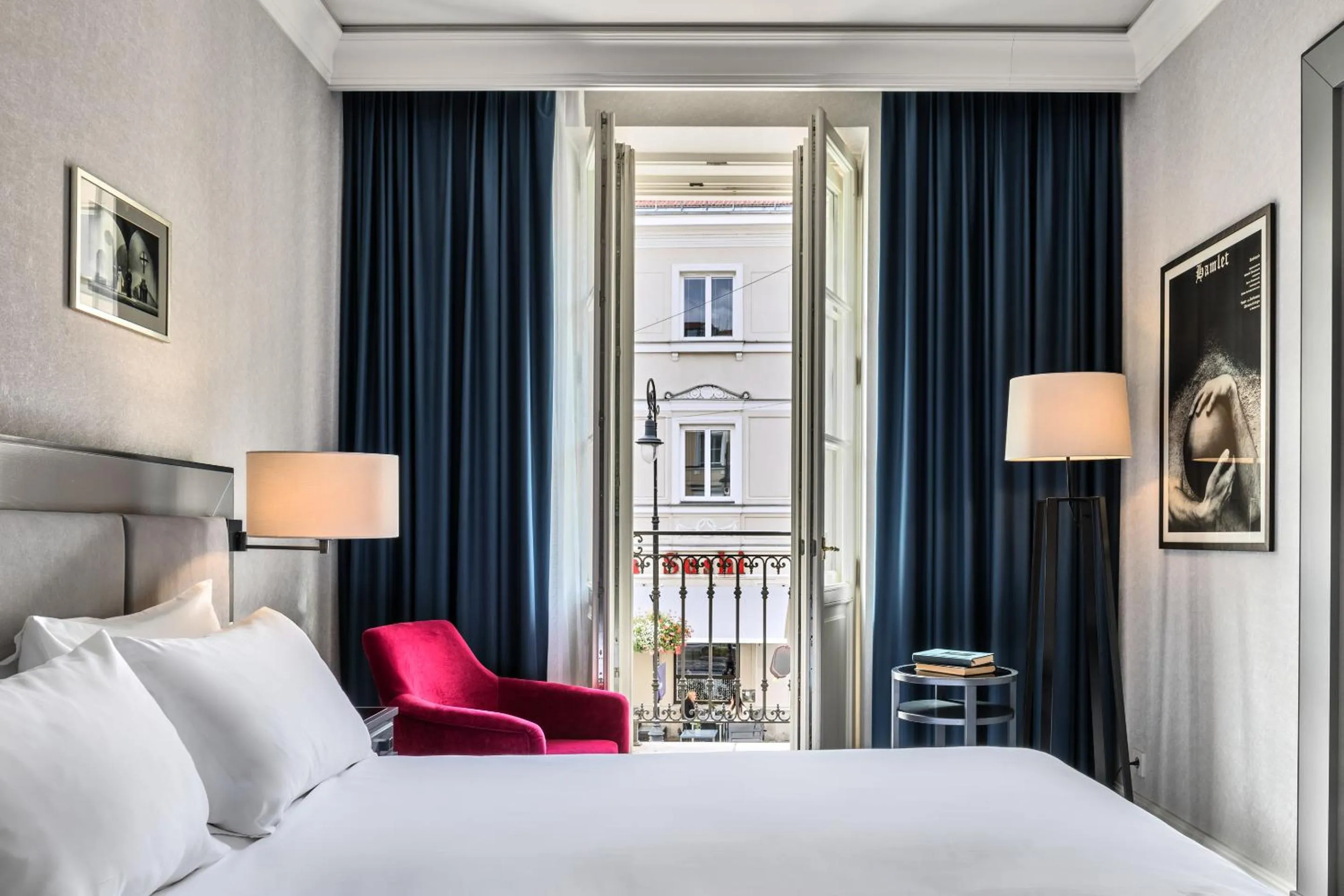 Bedroom, Bed in Hotel Teatro Boutique Old Town - Destigo Hotels