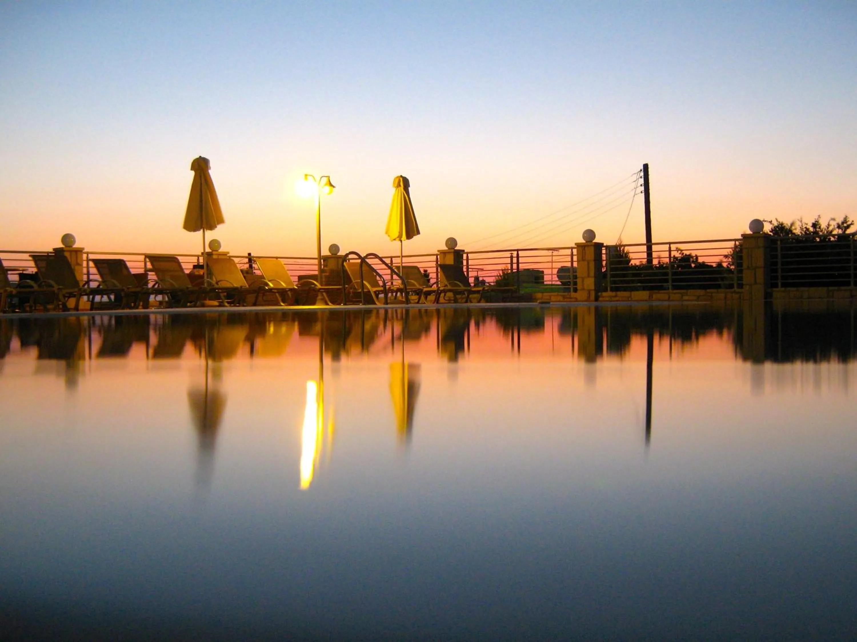 Swimming pool in Pilot's Villas Luxury Suites