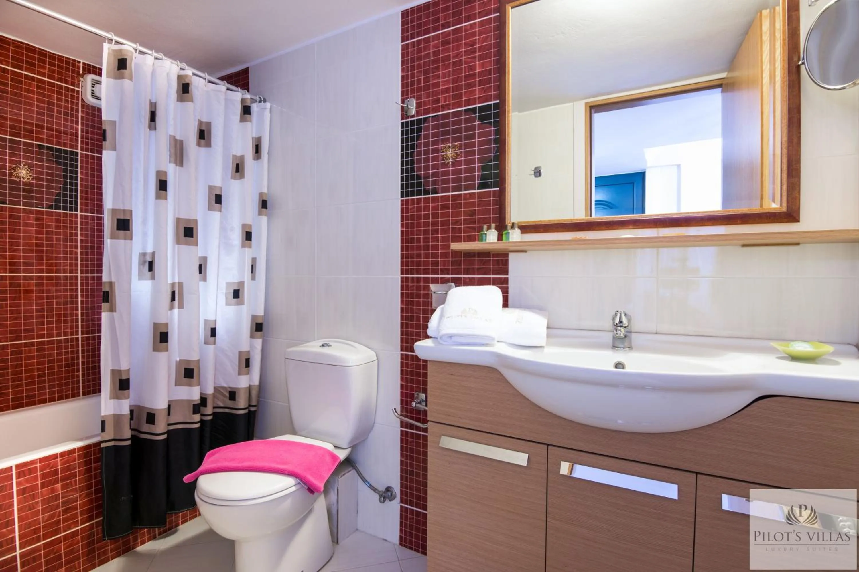 Bathroom in Pilot's Villas Luxury Suites