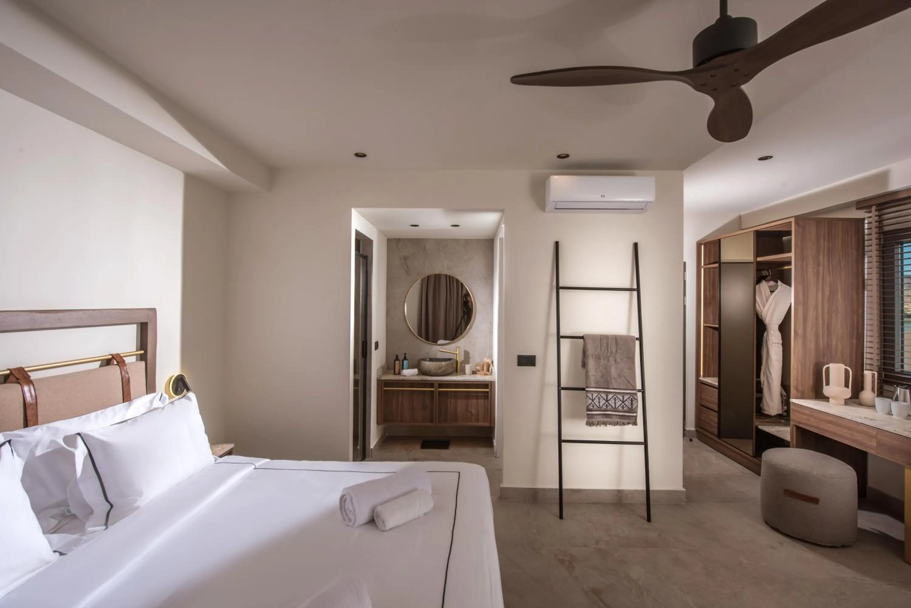 Shower, Bed in Enorme Infinity Elounda - Adults Only