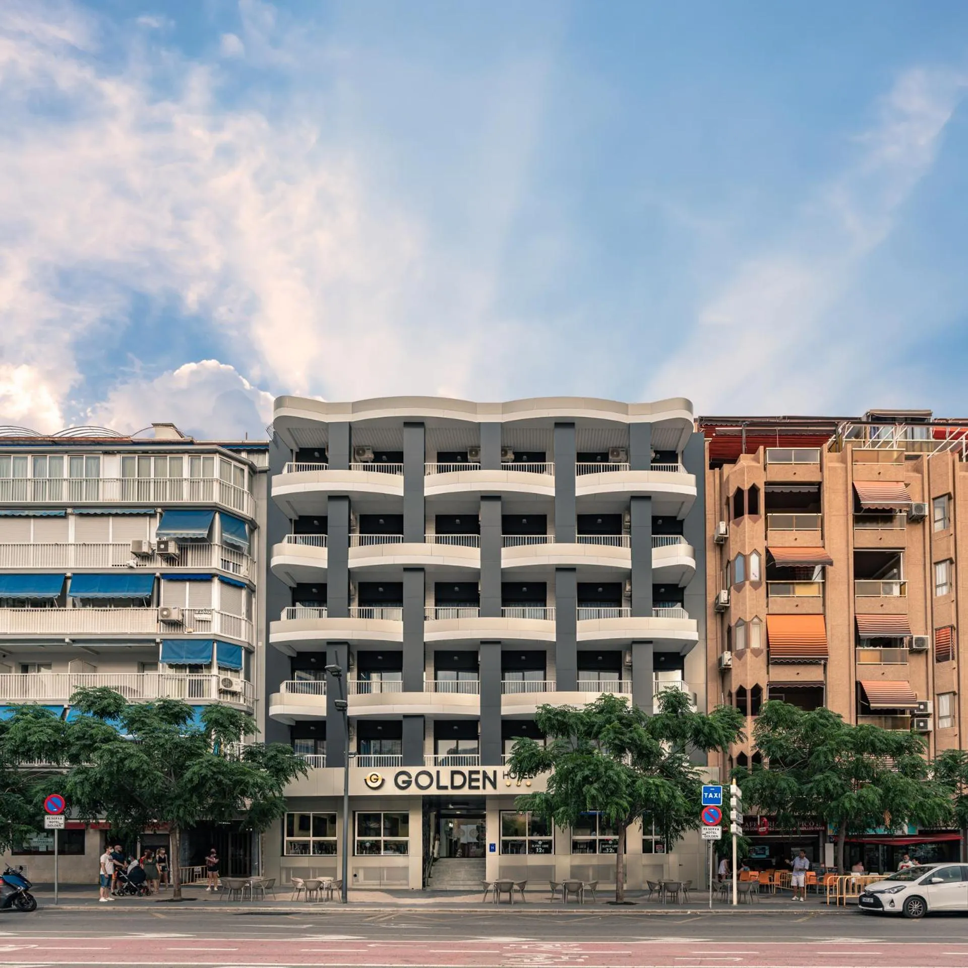 Facade/entrance in Hotel Golden