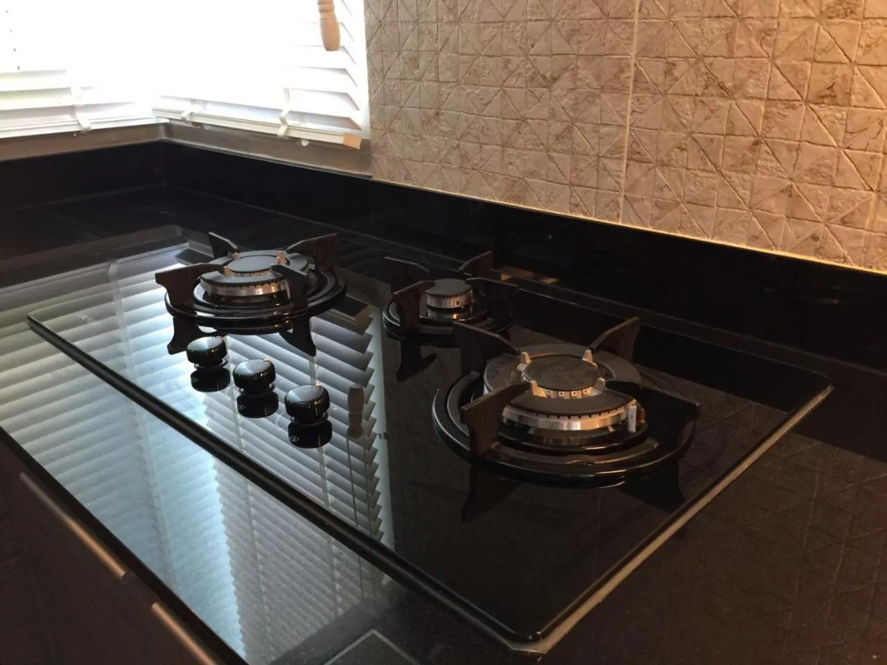 Kitchen or kitchenette in The Ville Pool Villa Jomtien A23