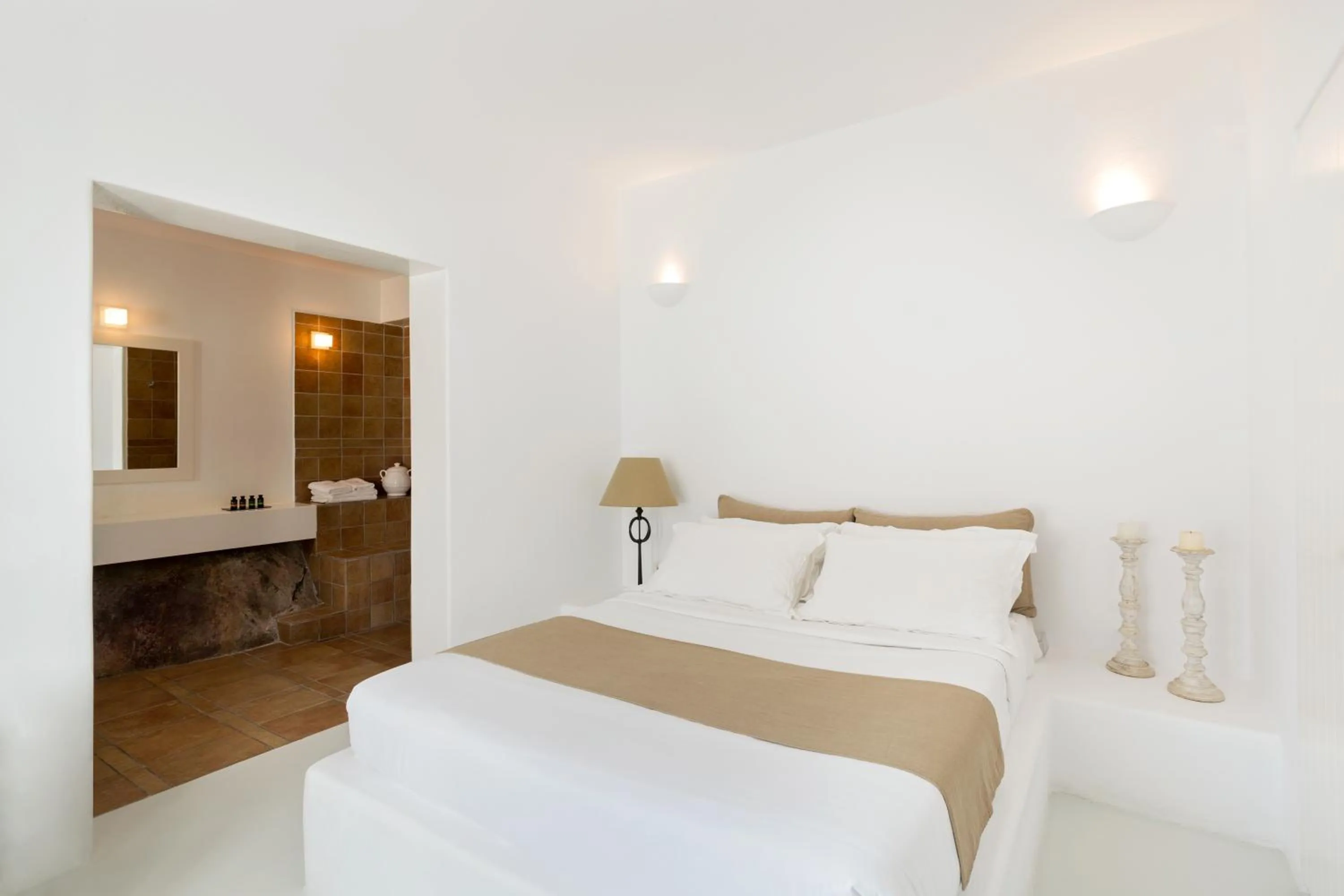 Bed in Aenaon Villas