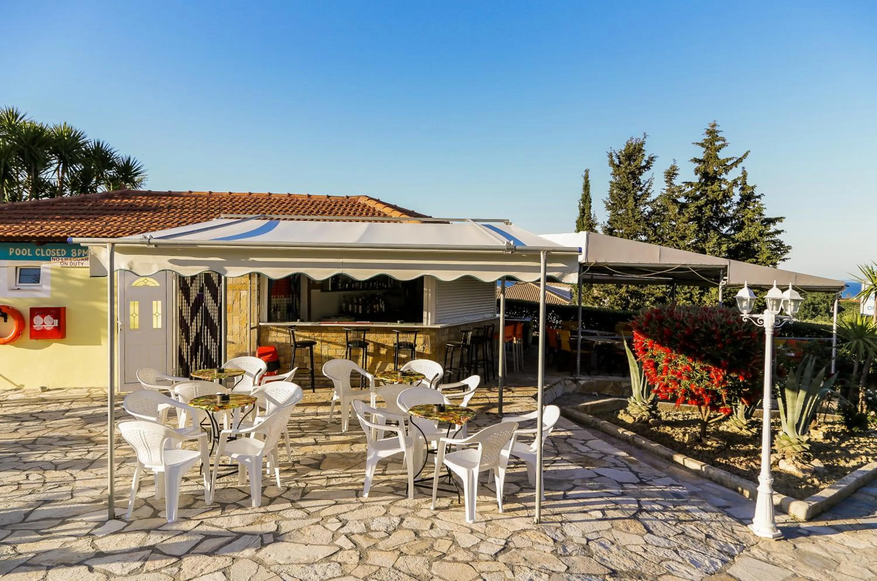Restaurant/places to eat in Seaview Apartments Tsilivi