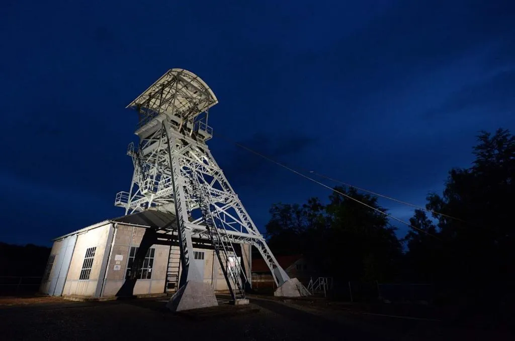 Entertainment in Hôtel des mineurs
