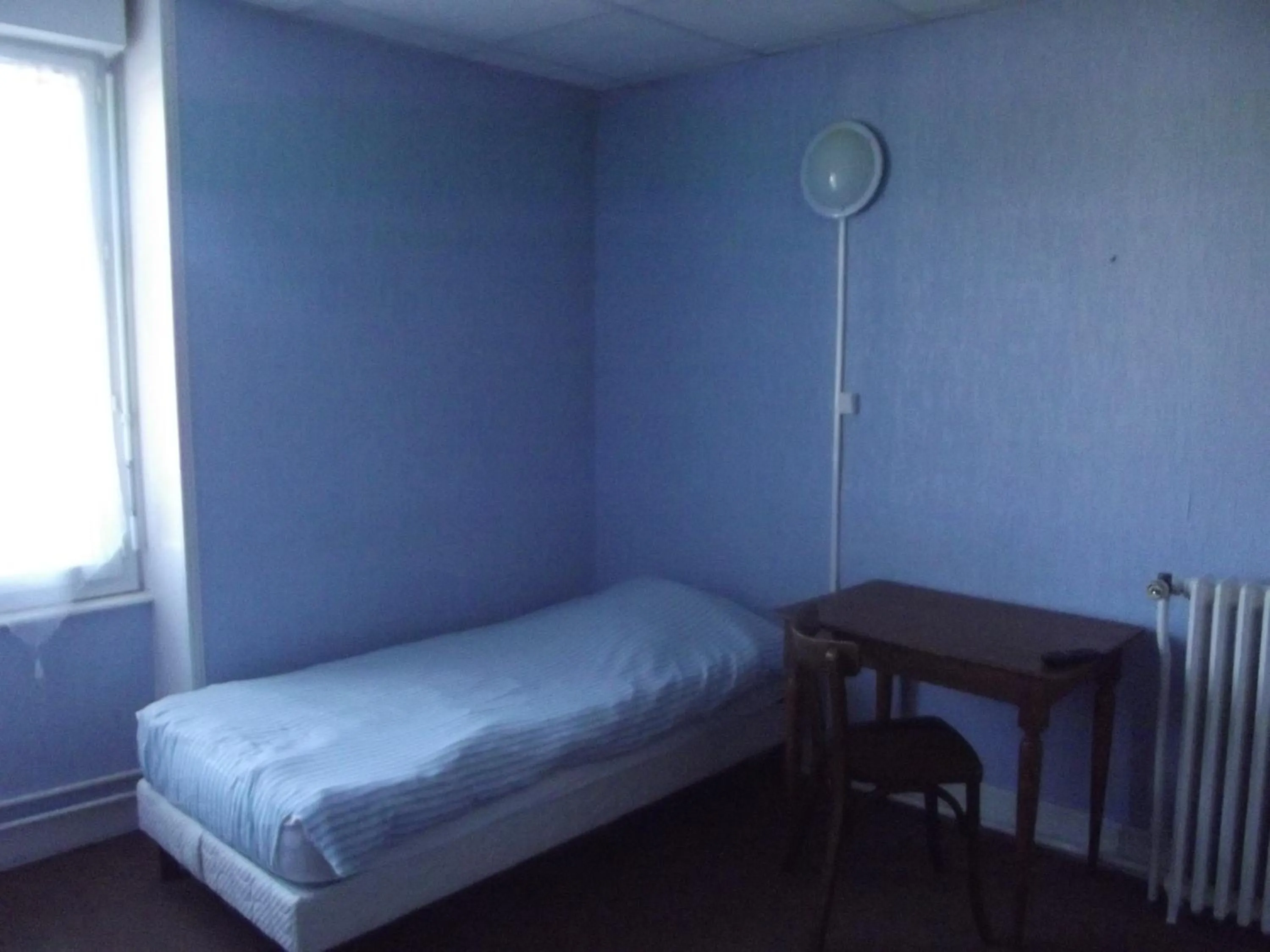 Photo of the whole room, Bed in Hôtel des mineurs
