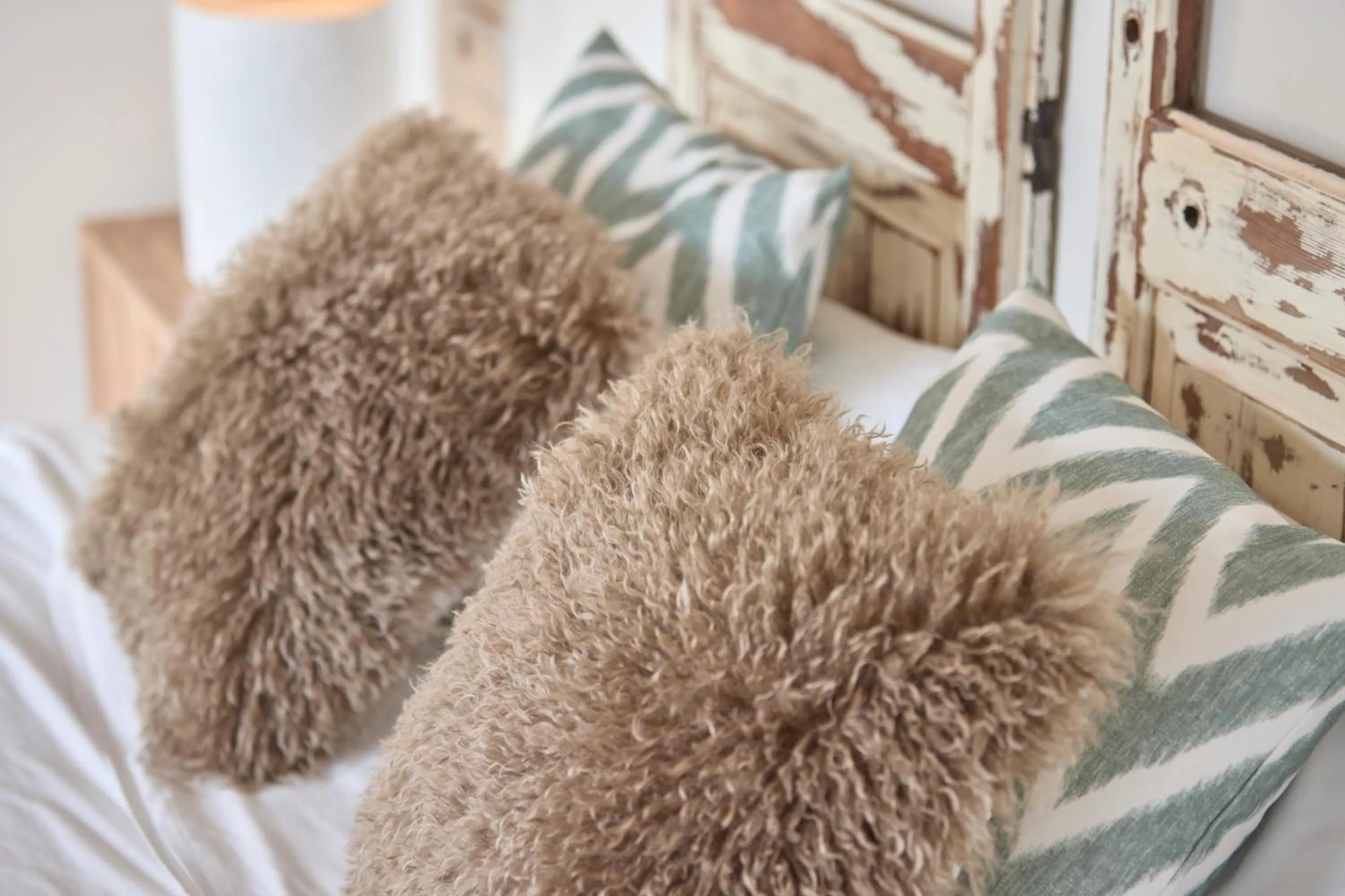 Decorative detail, Bed in Can Savella - Turismo de Interior