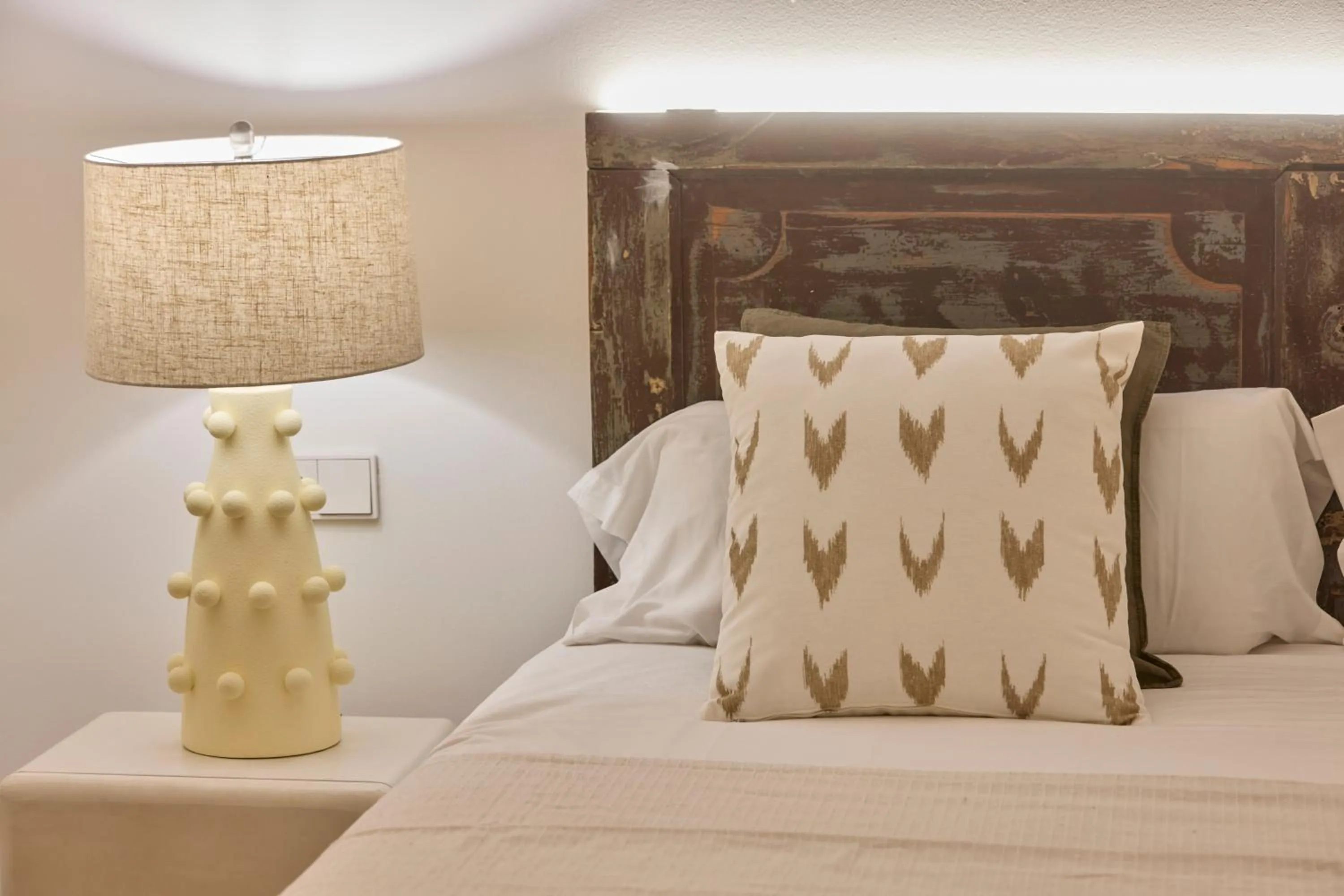 Decorative detail, Bed in Can Savella - Turismo de Interior