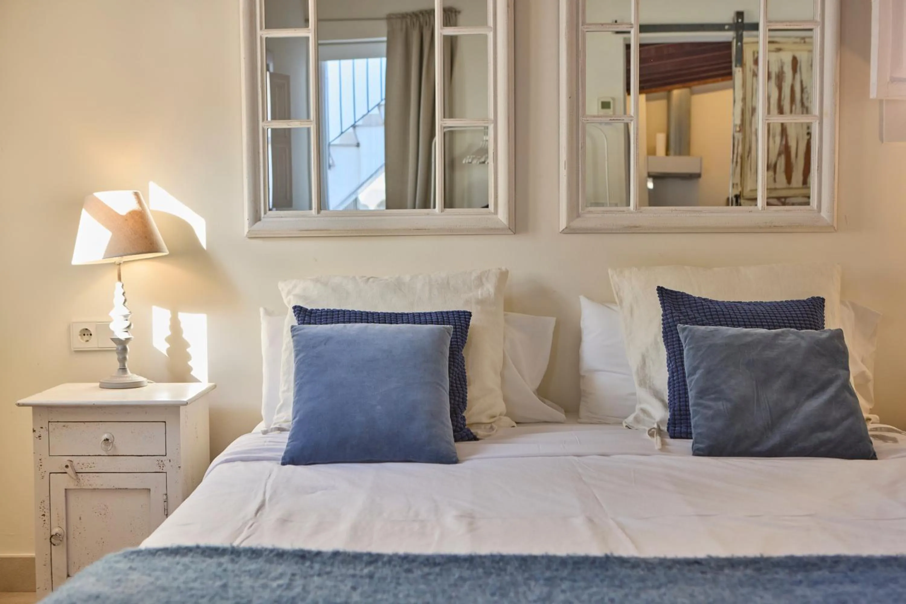 Decorative detail, Bed in Can Savella - Turismo de Interior