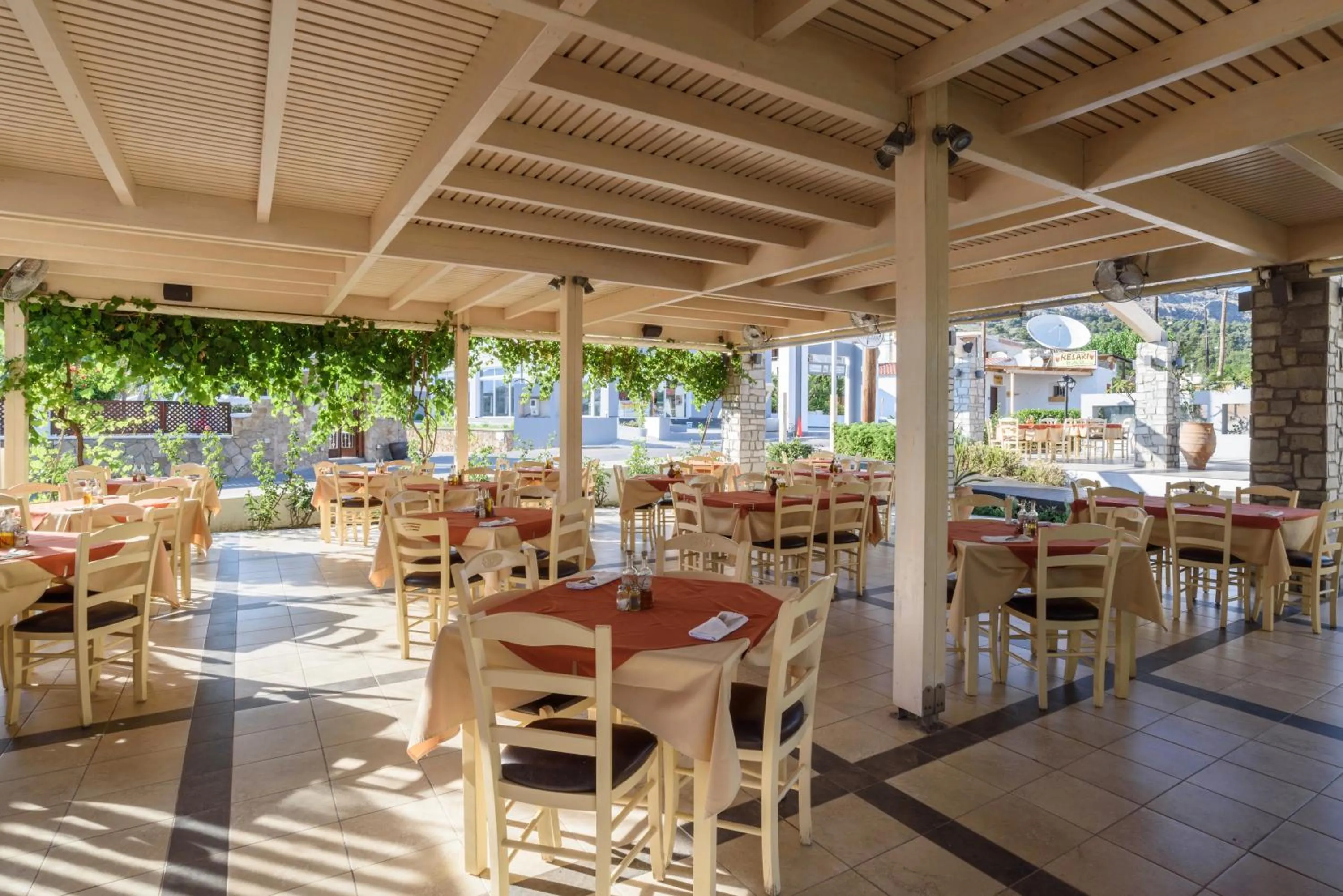 Restaurant/places to eat in Matina Pefkos Aparthotel