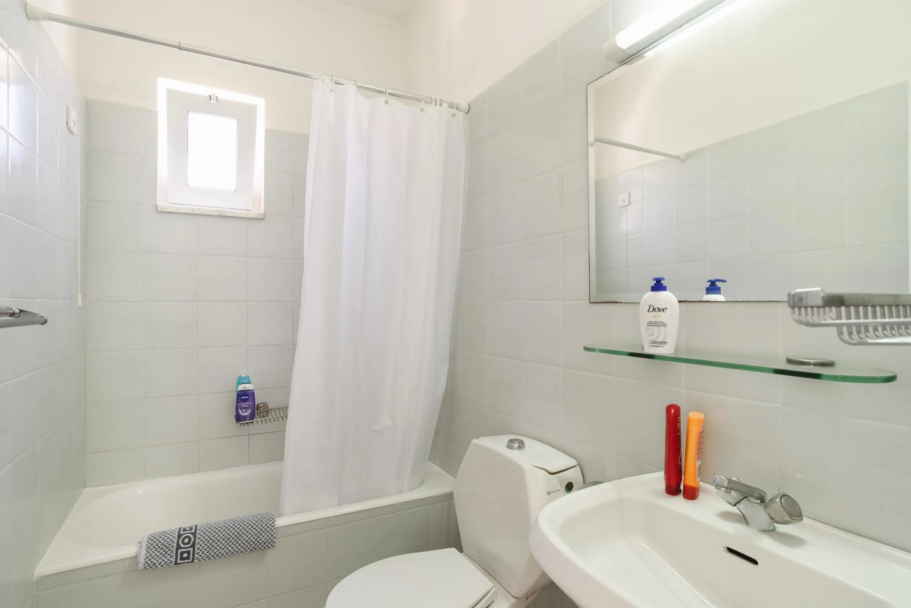 Shower in Matina Pefkos Aparthotel